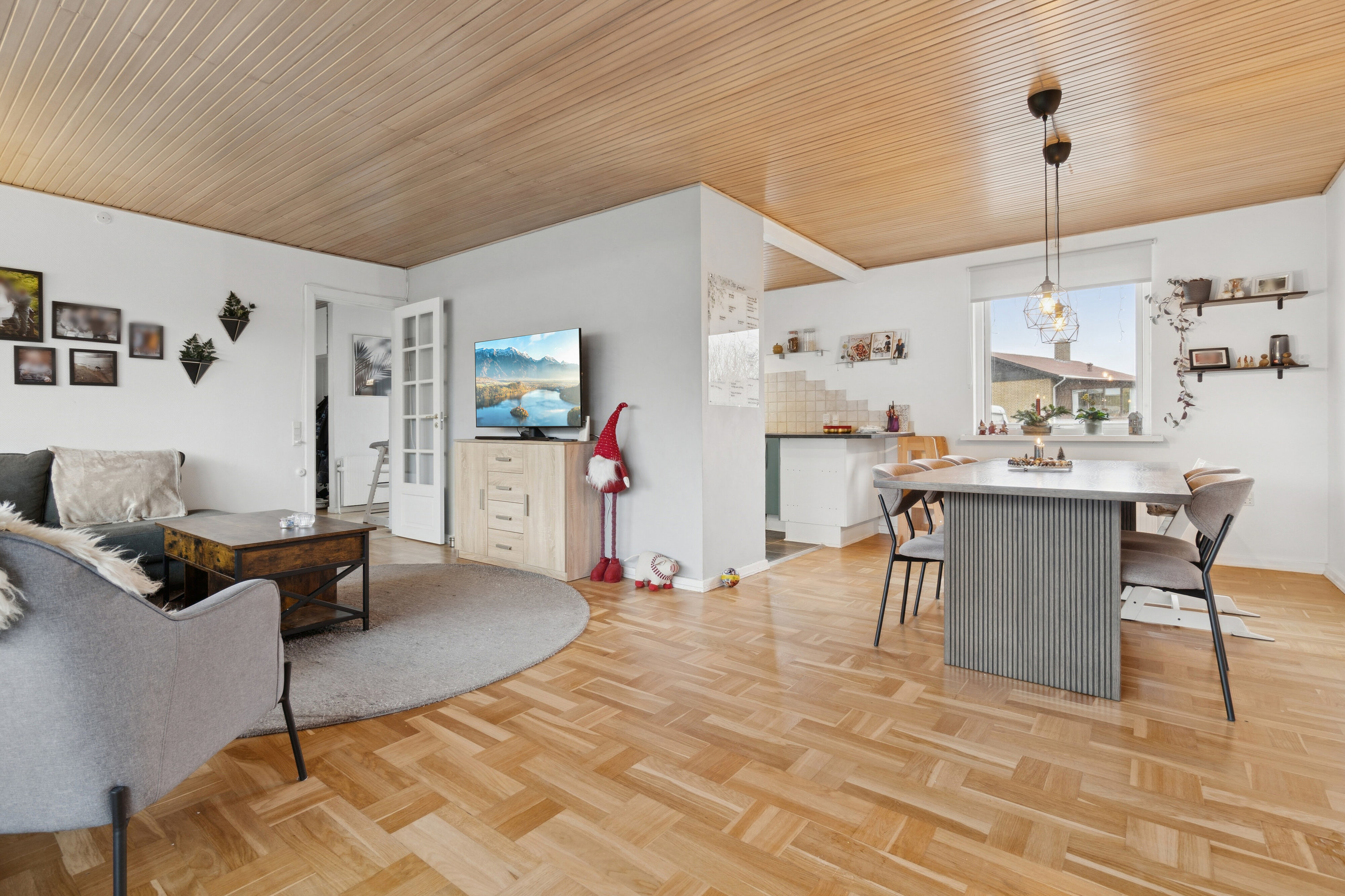 Fremhævet spisestue billede i fuldskærmstilstand. Billede af Solvænget 8, Nyker, 3700 Rønne