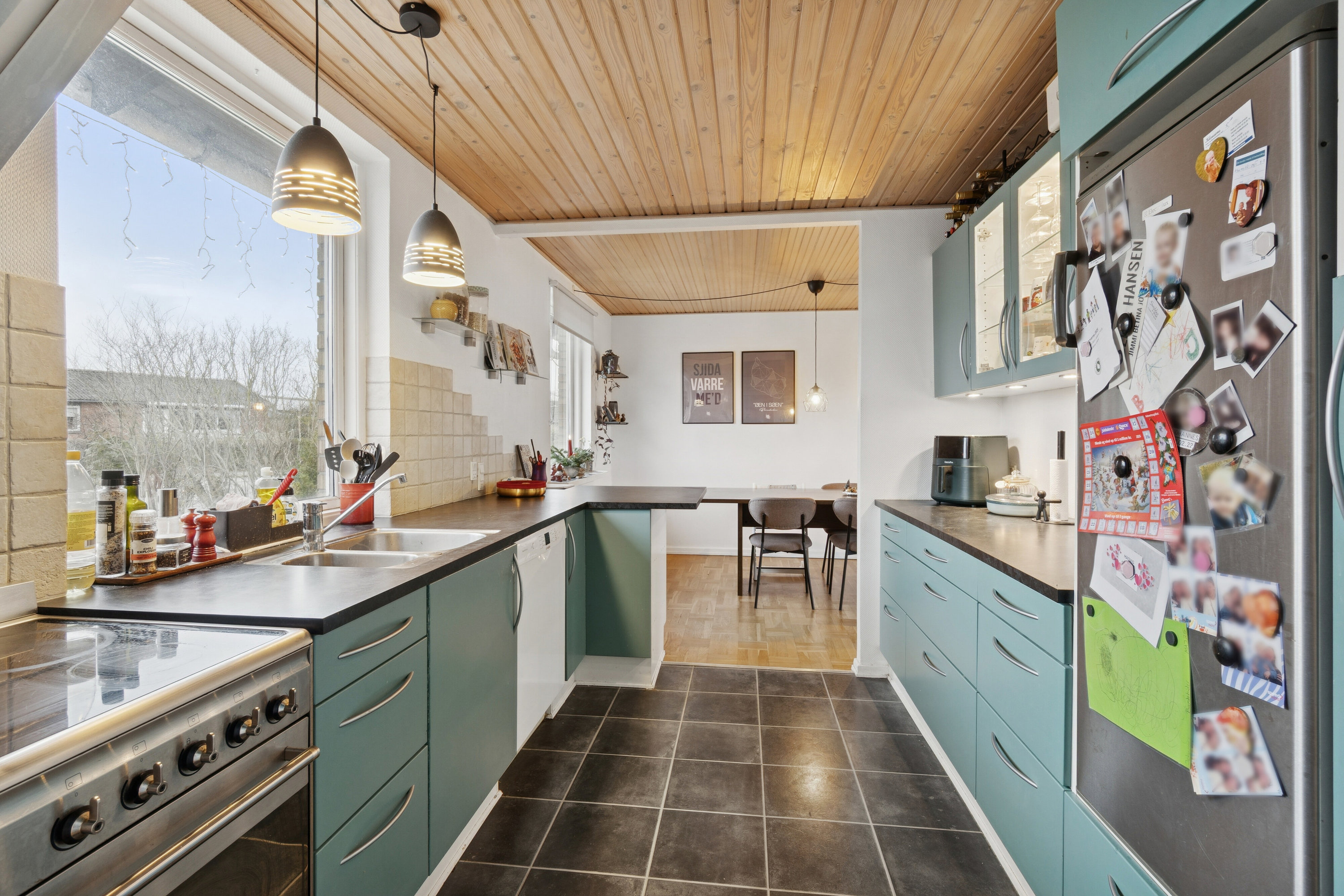 Fremhævet køkken billede i fuldskærmstilstand. Billede af Solvænget 8, Nyker, 3700 Rønne