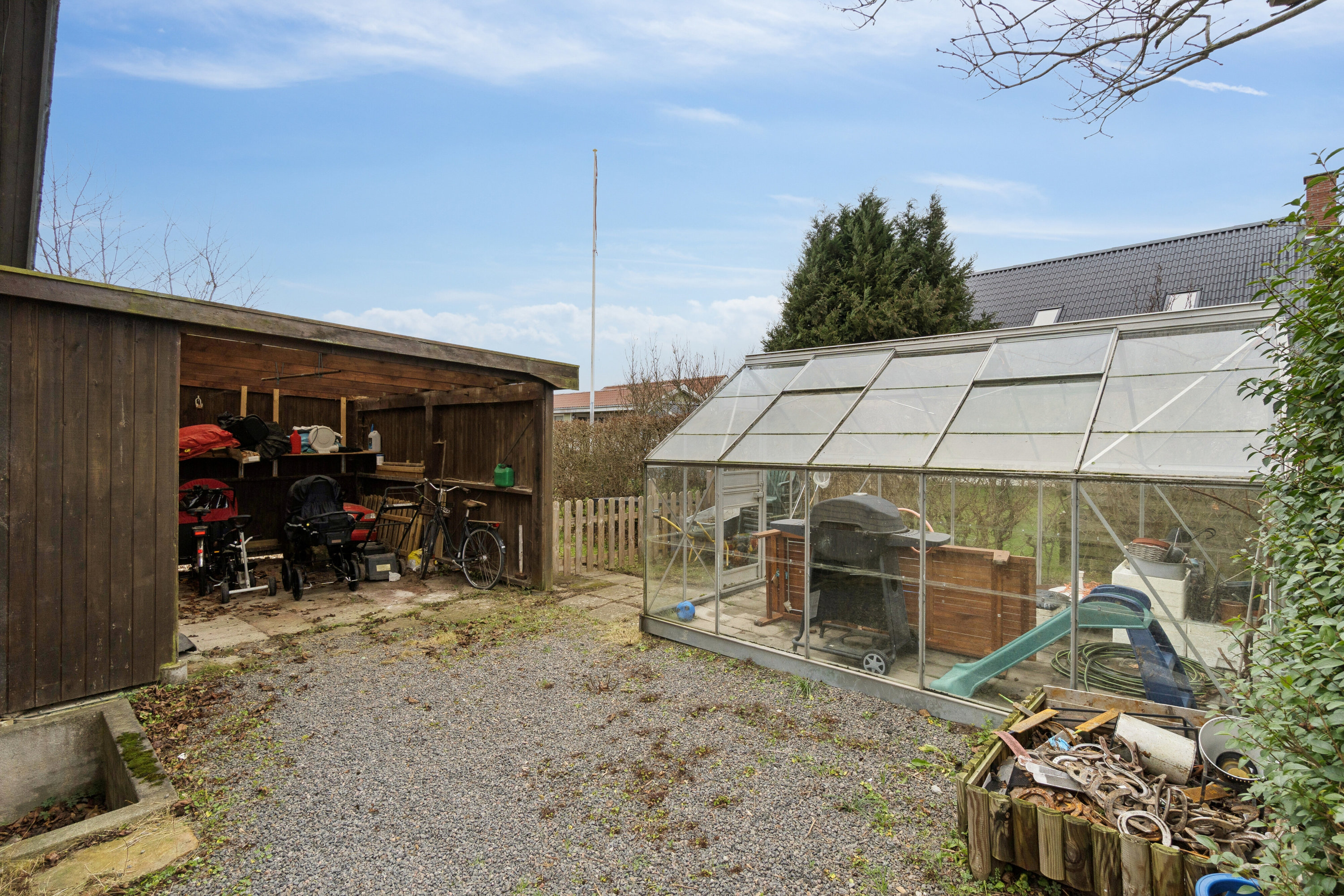 Fremhævet udendørs billede i fuldskærmstilstand. Billede af Solvænget 8, Nyker, 3700 Rønne