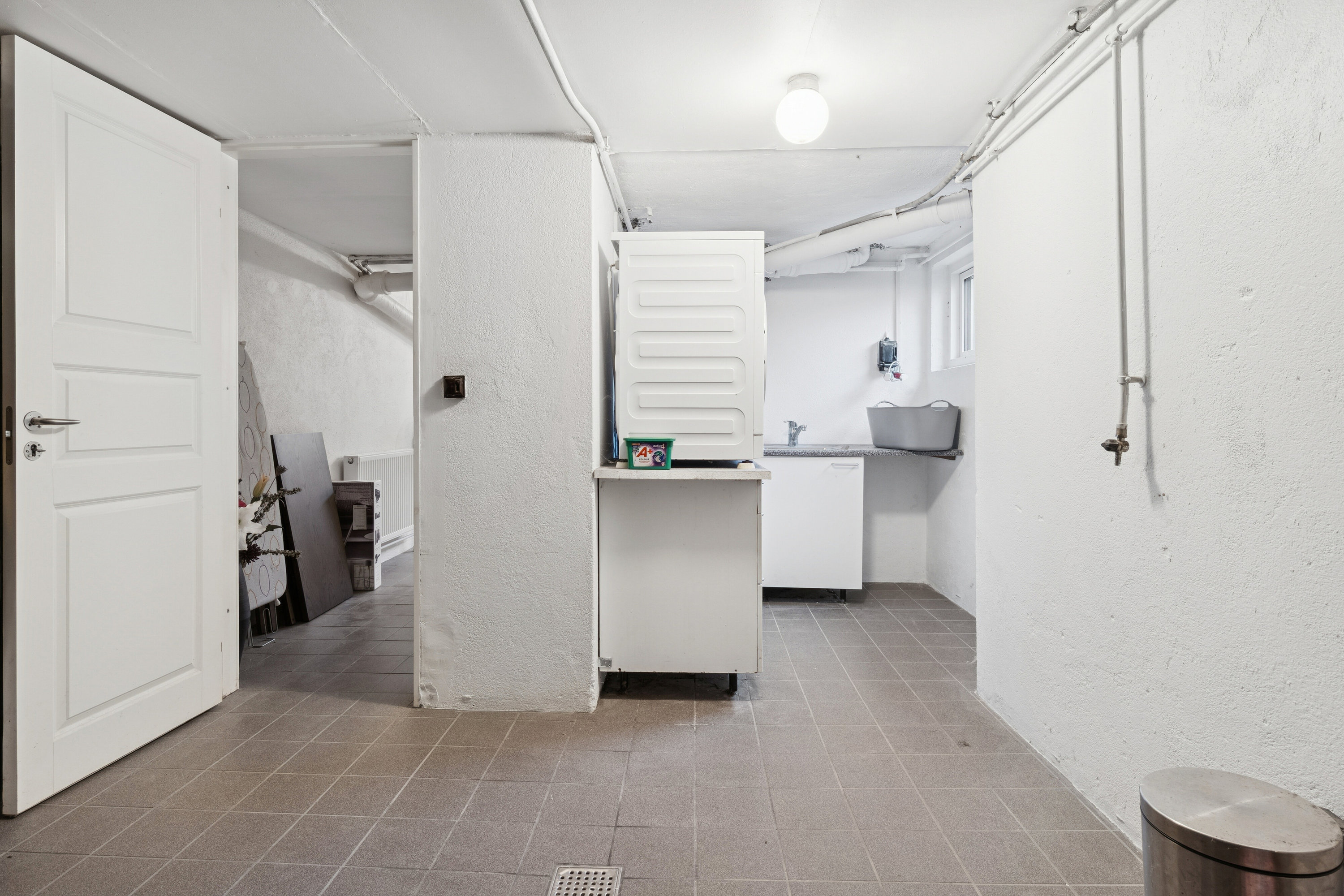 Fremhævet indendørs billede i fuldskærmstilstand. Billede af Solvænget 8, Nyker, 3700 Rønne