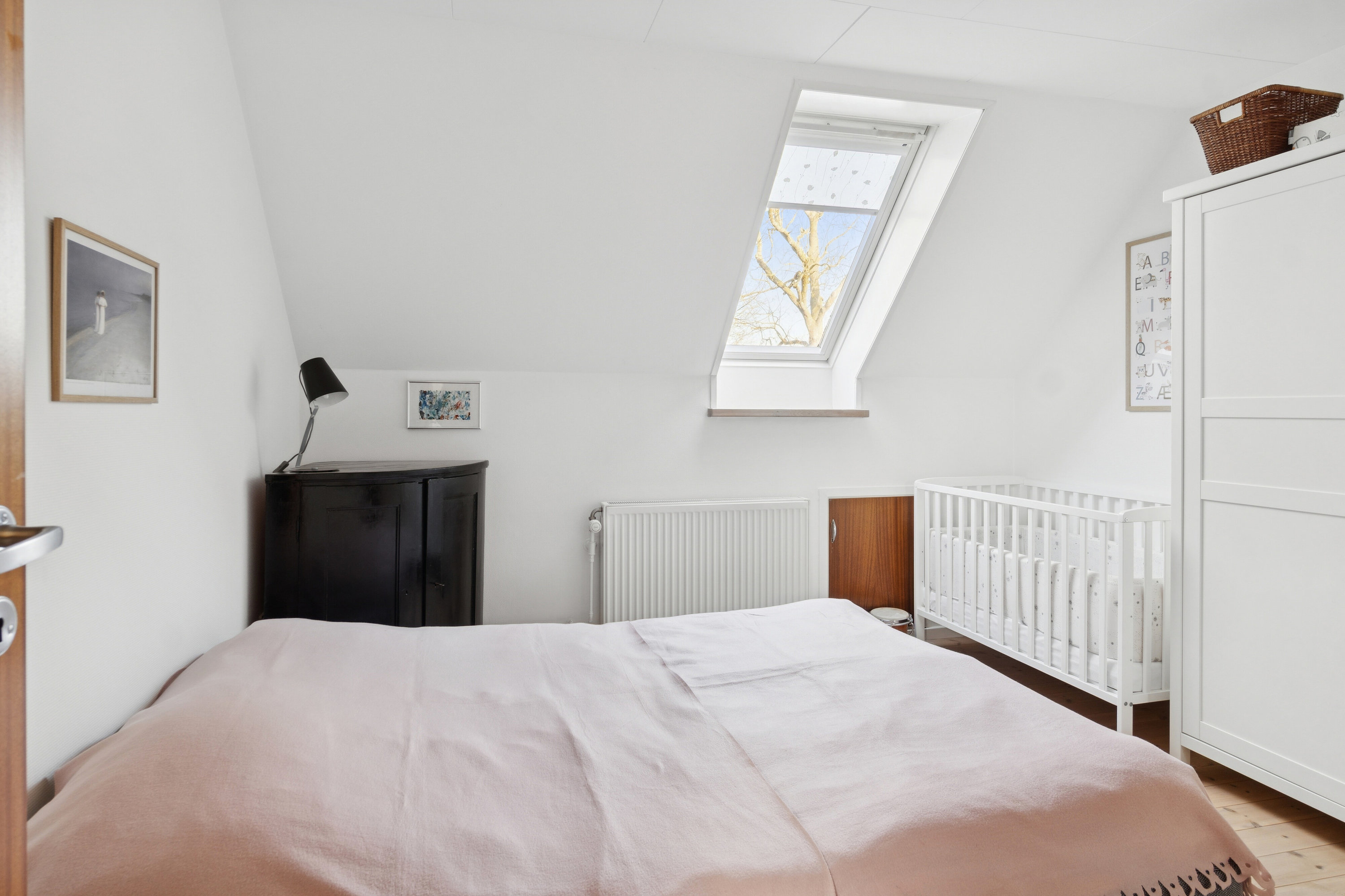 Fremhævet soveværelse billede i fuldskærmstilstand. Billede af Aldershvilevej 2, V Helsinge, 4281 Gørlev