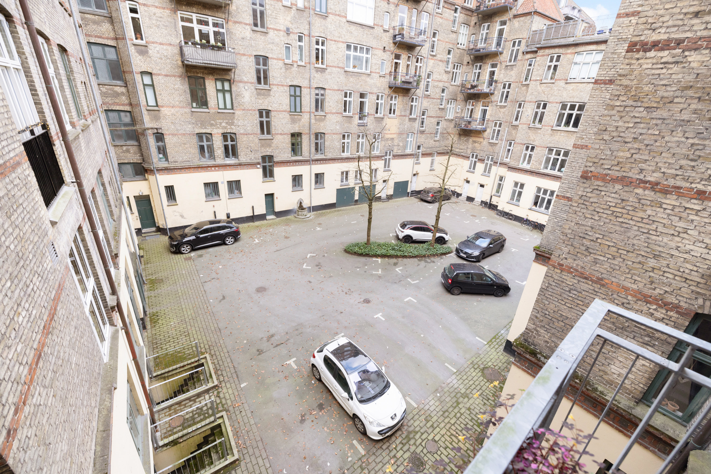 Fremhævet udsigt til gård billede i fuldskærmstilstand. Billede af Strandvejen 36, 2. tv., 8000 Aarhus C