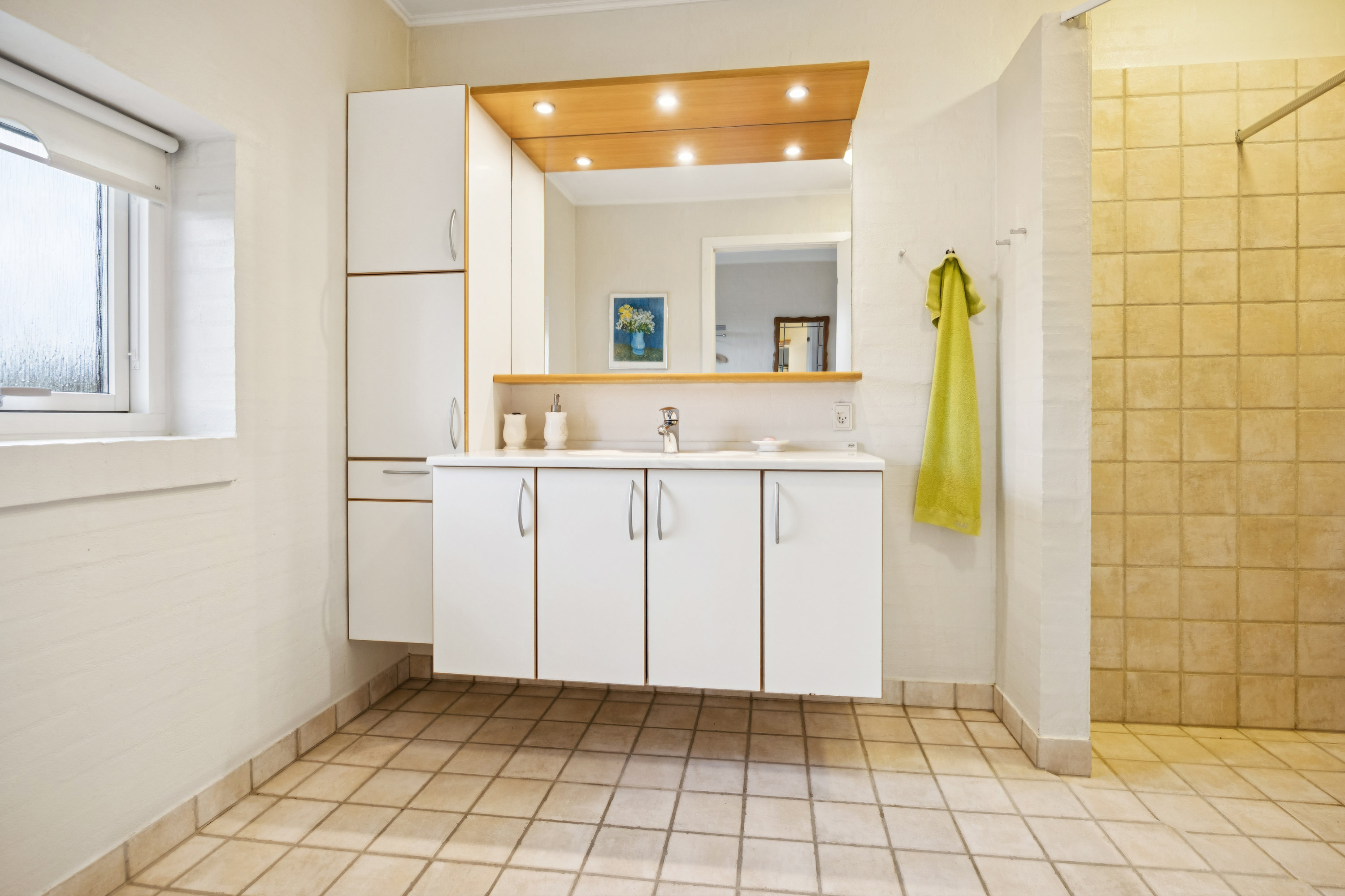 Fremhævet badeværelse billede i fuldskærmstilstand. Billede af Østermarken 273, 9320 Hjallerup