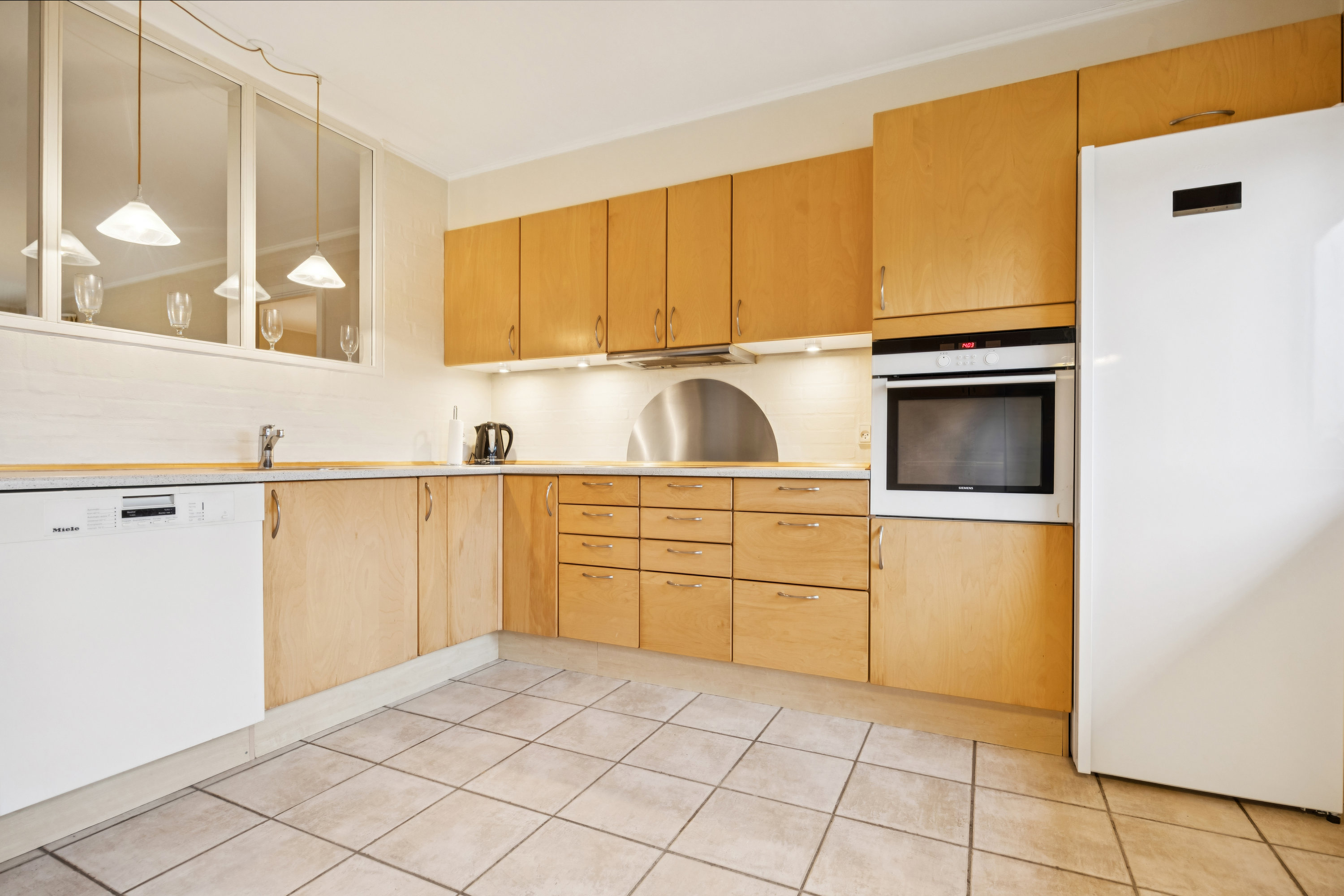 Fremhævet køkken billede i fuldskærmstilstand. Billede af Østermarken 273, 9320 Hjallerup