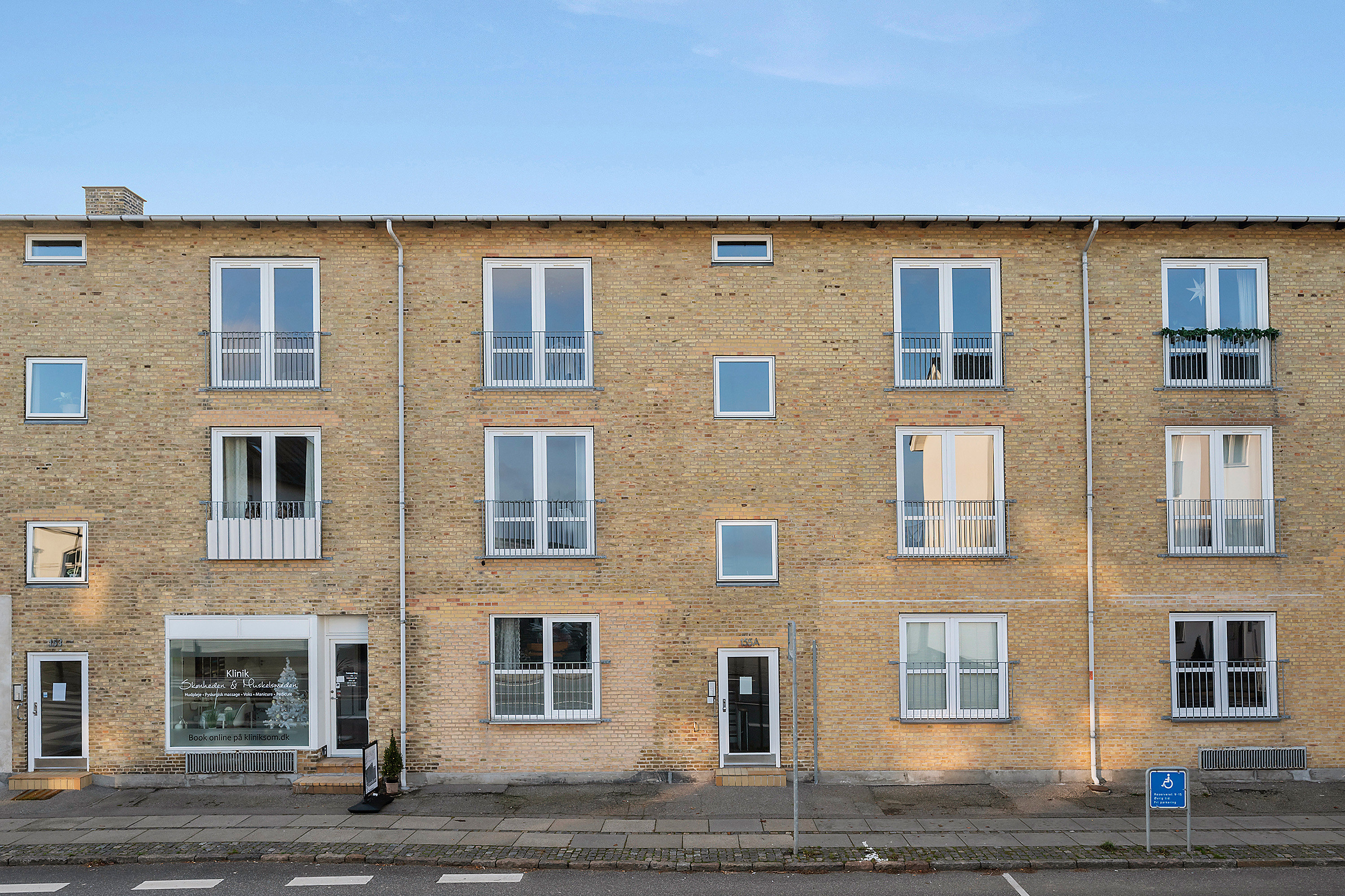 Fremhævet ejendommen billede i fuldskærmstilstand. Billede af Skodsborg Strandvej 155A, st.. tv., 2942 Skodsborg