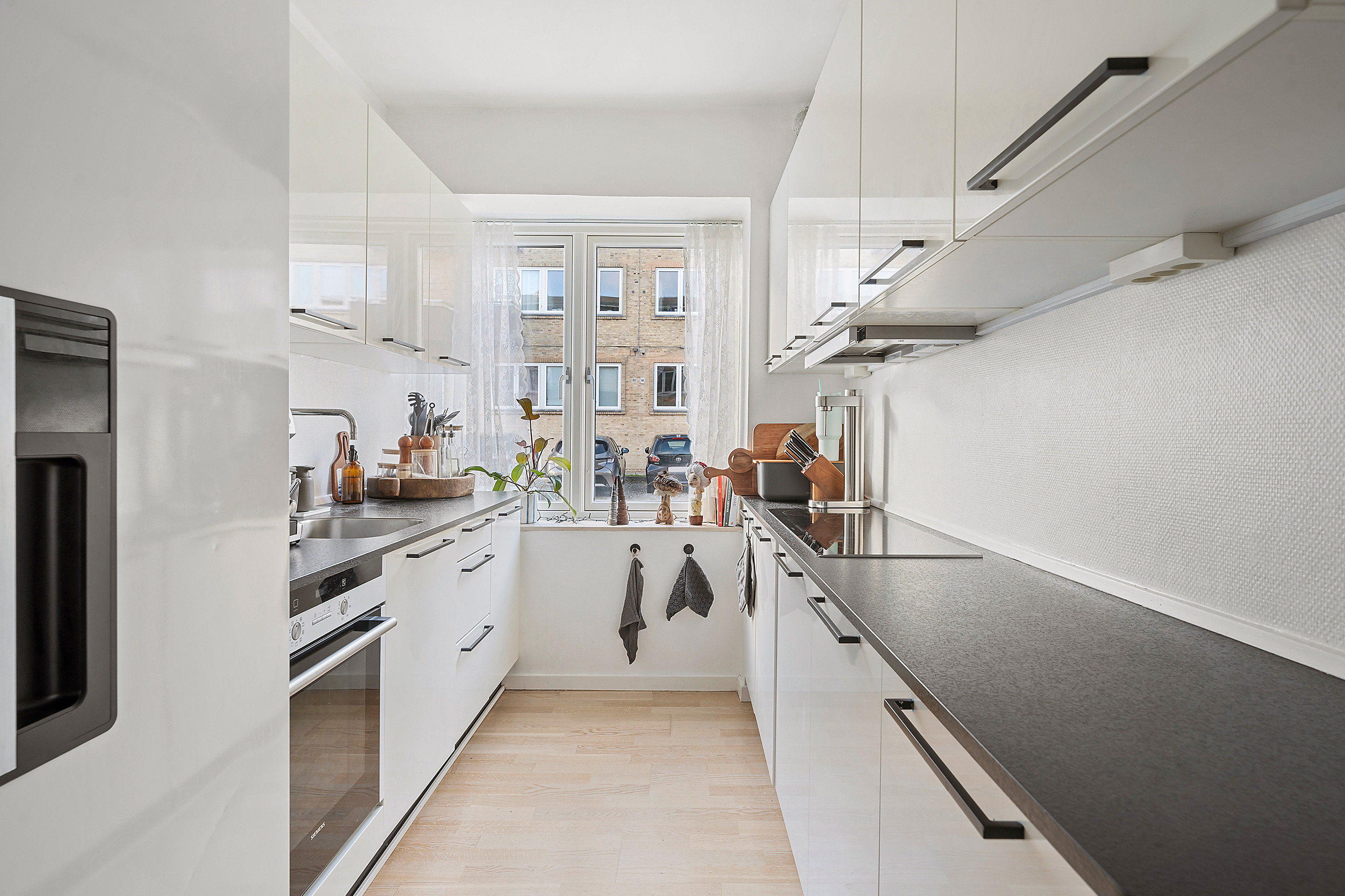 Fremhævet køkken billede i fuldskærmstilstand. Billede af Skodsborg Strandvej 155A, st.. tv., 2942 Skodsborg