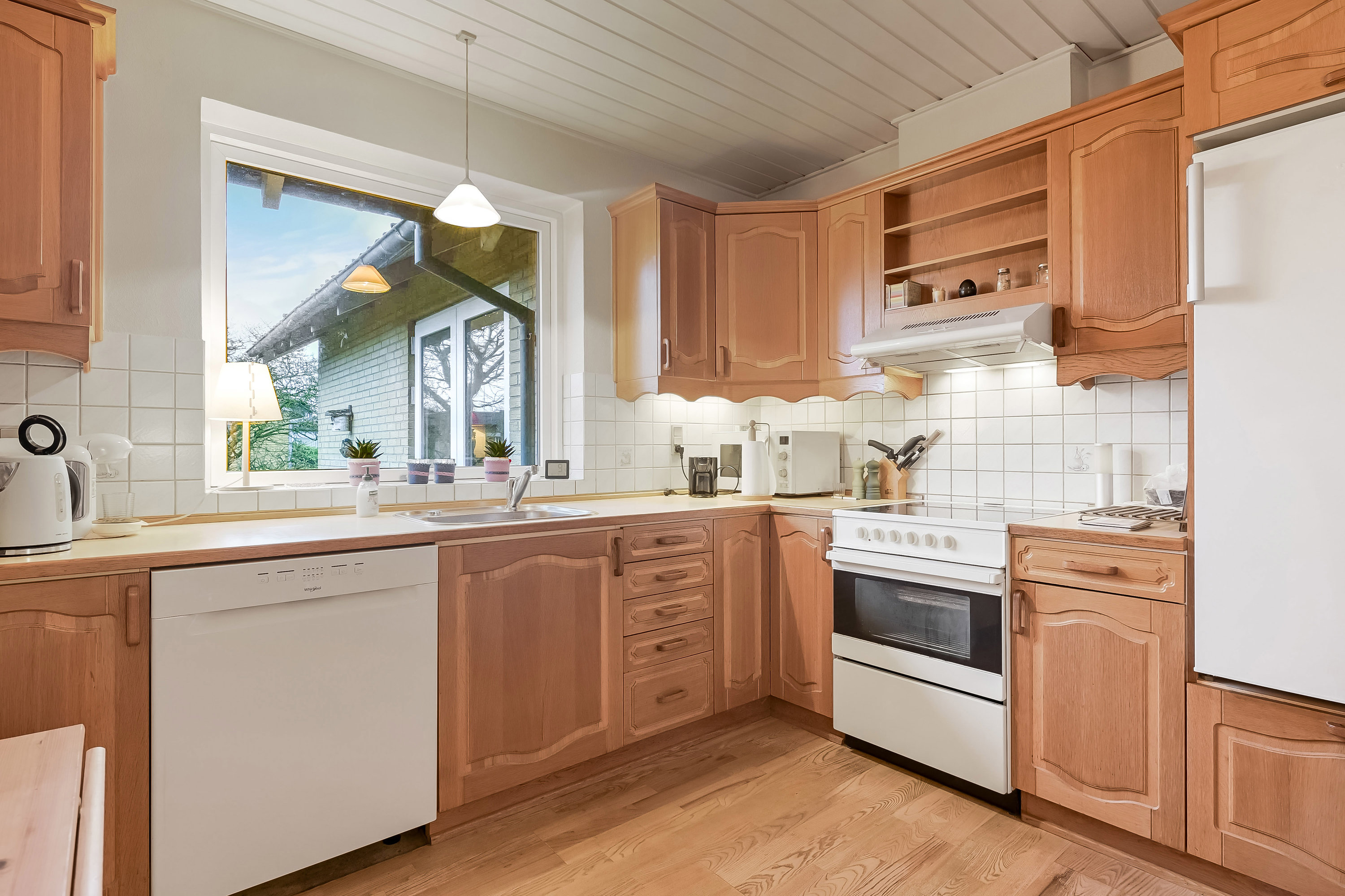 Fremhævet køkken billede i fuldskærmstilstand. Billede af Lindevænget 5, 7560 Hjerm