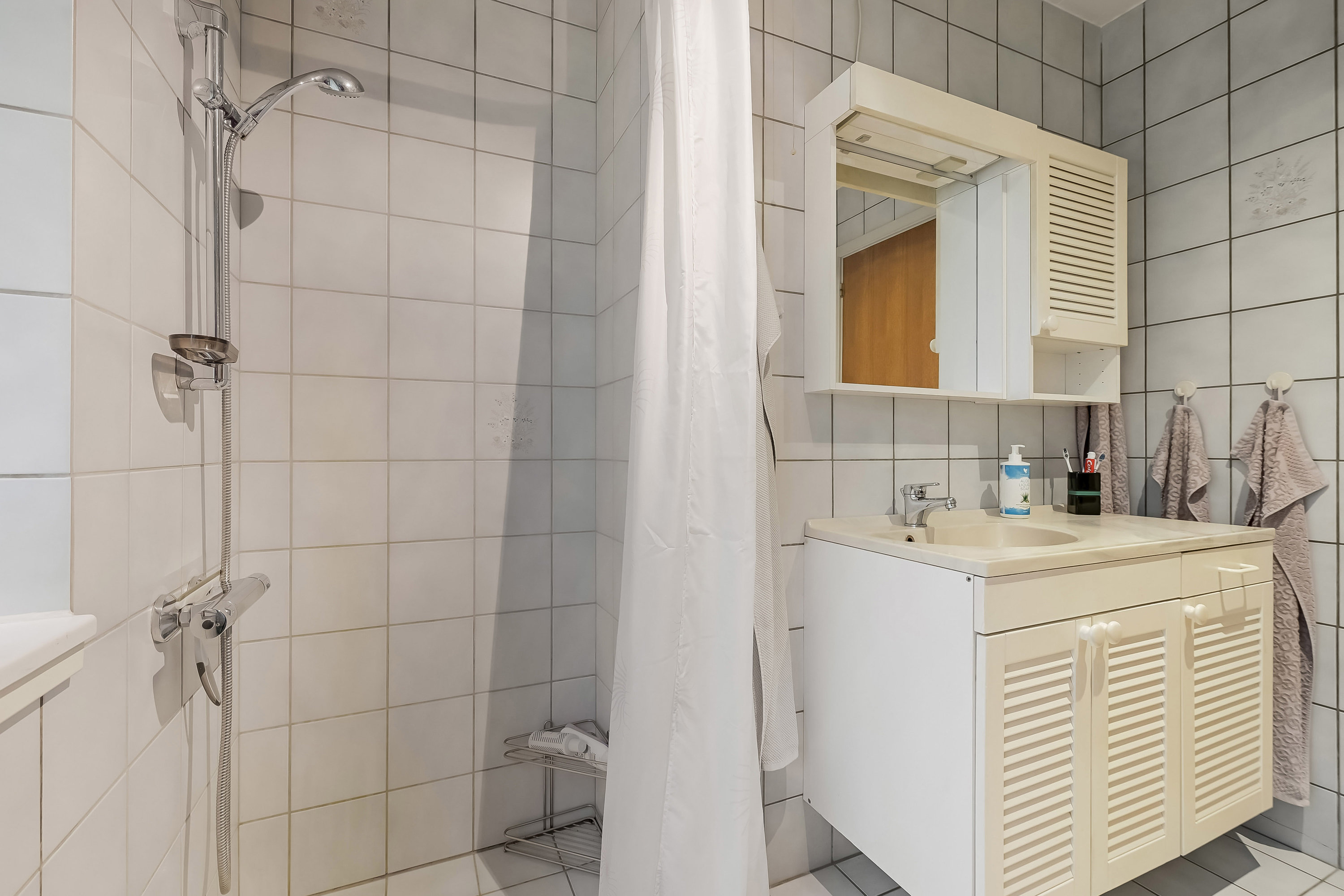 Fremhævet badeværelse billede i fuldskærmstilstand. Billede af Lindevænget 5, 7560 Hjerm