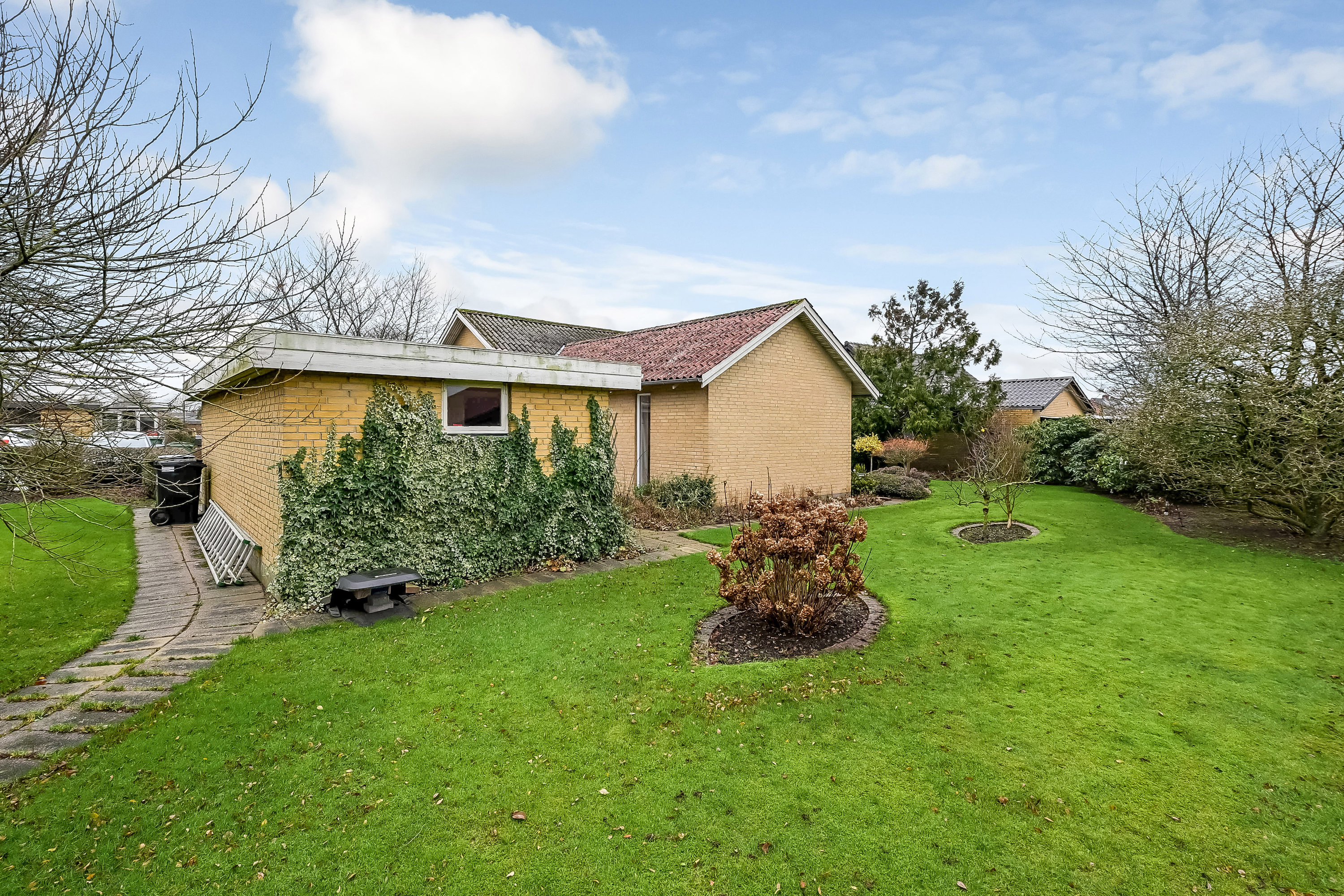 Fremhævet have billede i fuldskærmstilstand. Billede af Lindevænget 5, 7560 Hjerm