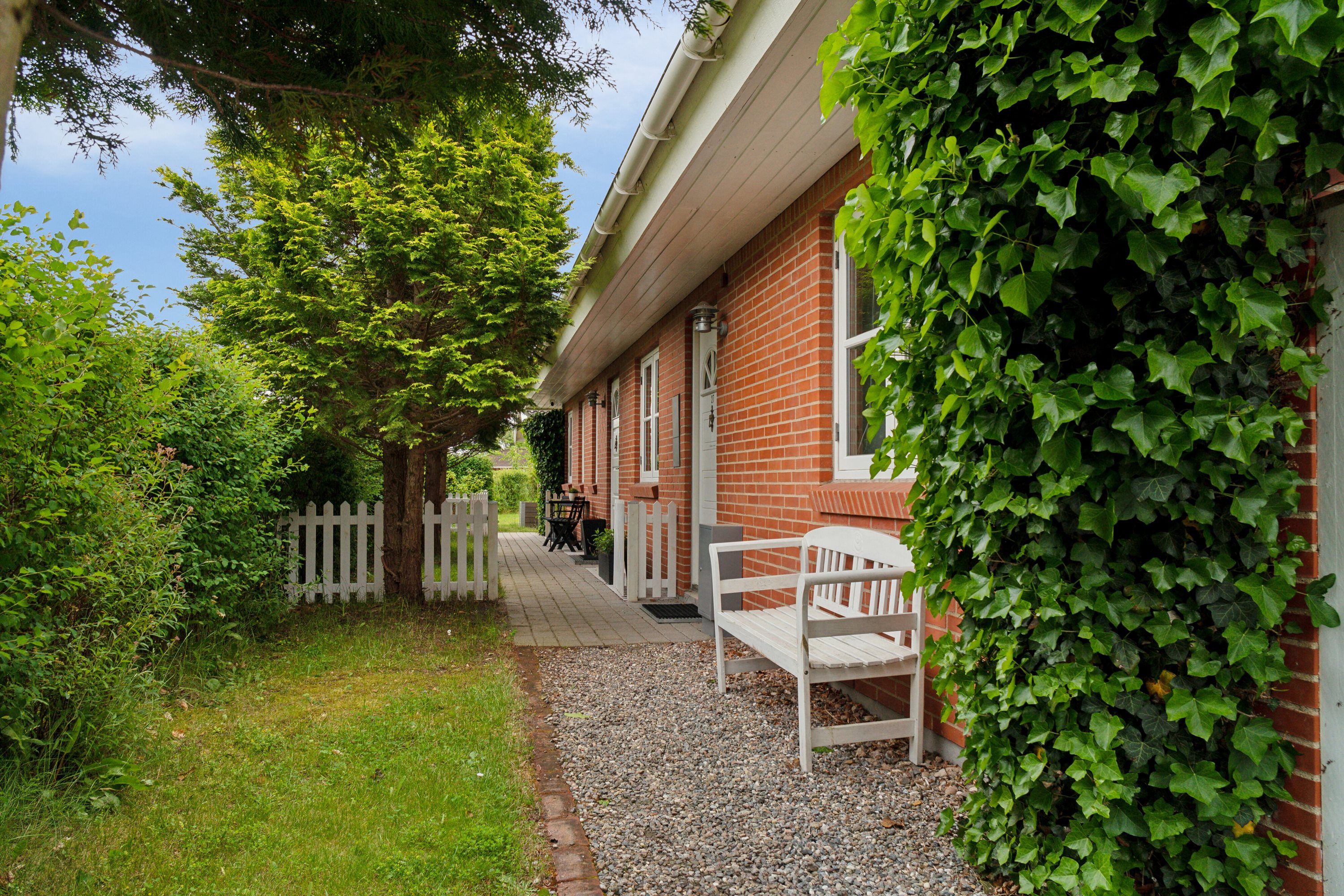 Miniaturebillede 1: udendørs. Billede af Hedelyngen 27, 4573 Højby