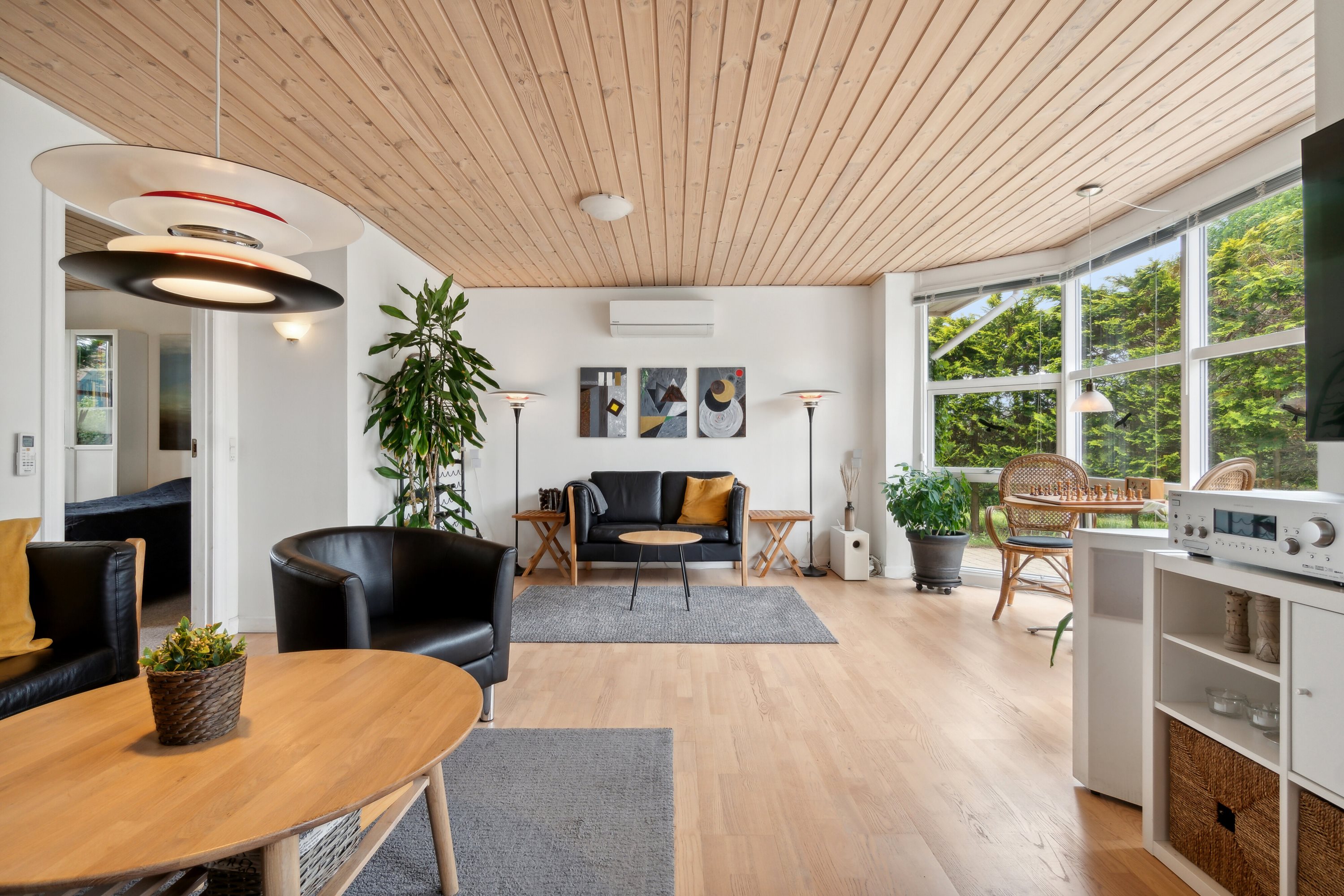 Fremhævet stue billede i fuldskærmstilstand. Billede af Hedelyngen 27, 4573 Højby