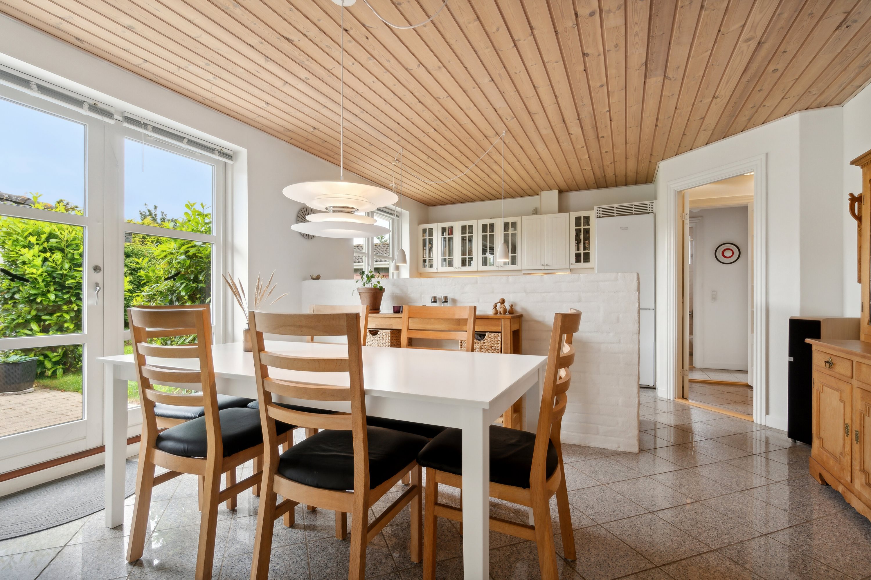 Fremhævet spisestue billede i fuldskærmstilstand. Billede af Hedelyngen 27, 4573 Højby