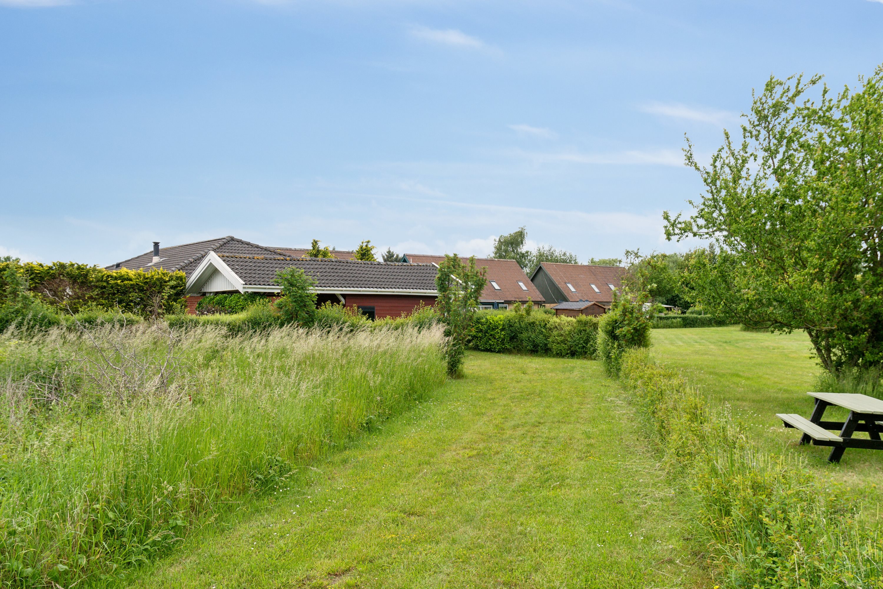 Fremhævet set fra haven billede i fuldskærmstilstand. Billede af Hedelyngen 27, 4573 Højby