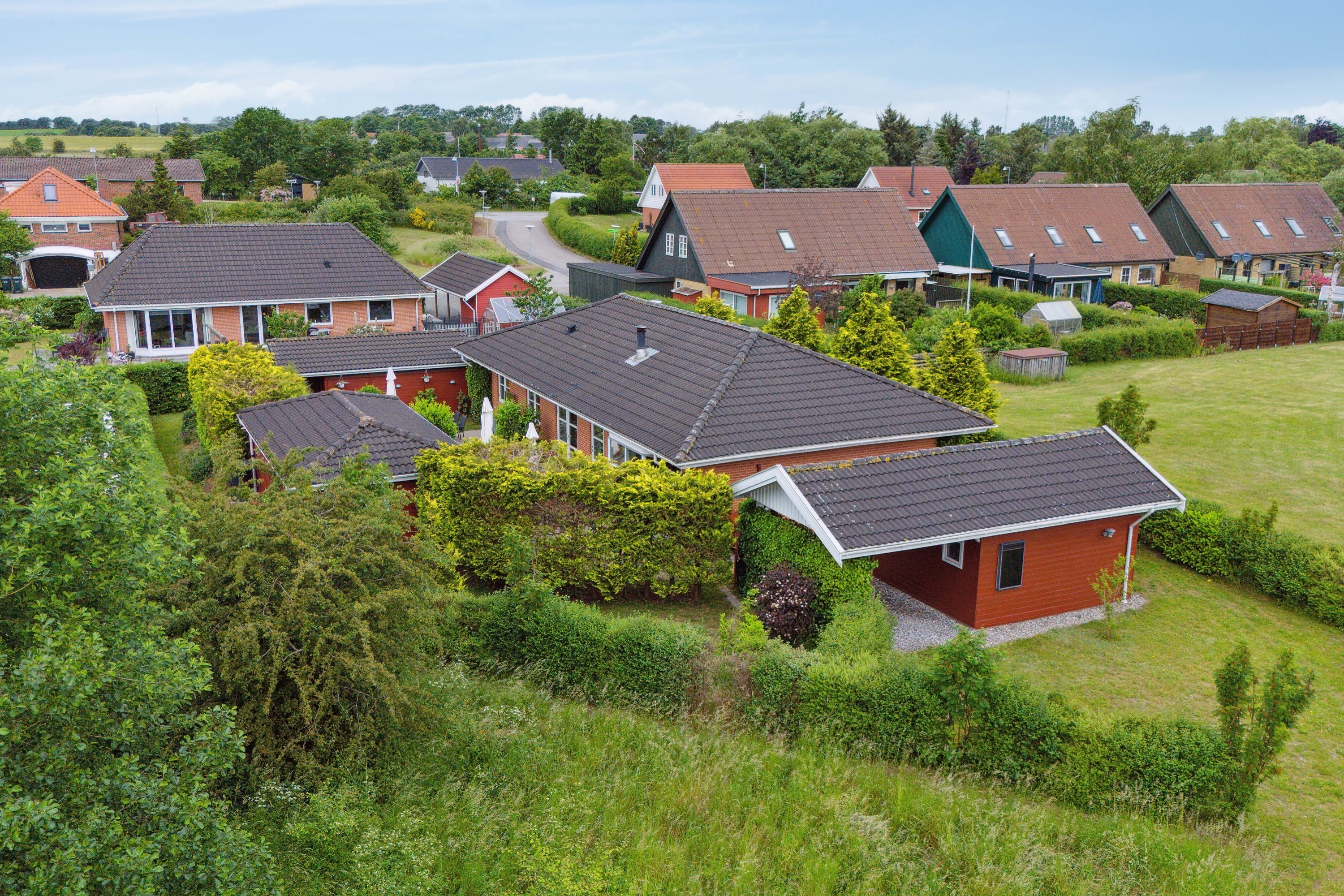 Fremhævet set fra haven billede i fuldskærmstilstand. Billede af Hedelyngen 27, 4573 Højby