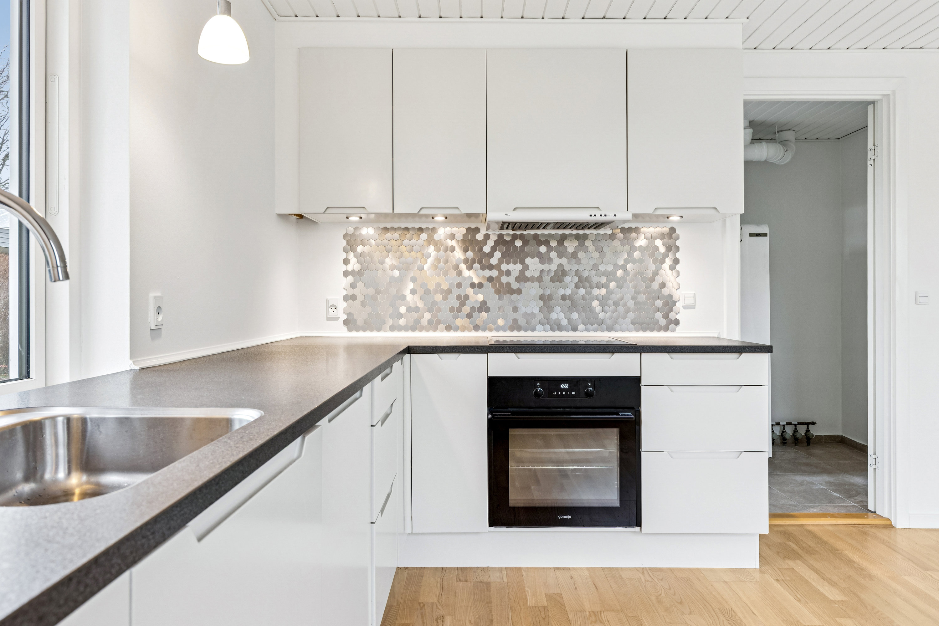 Fremhævet køkken billede i fuldskærmstilstand. Billede af Havnsø Møllevej 9, Havnsø, 4591 Føllenslev