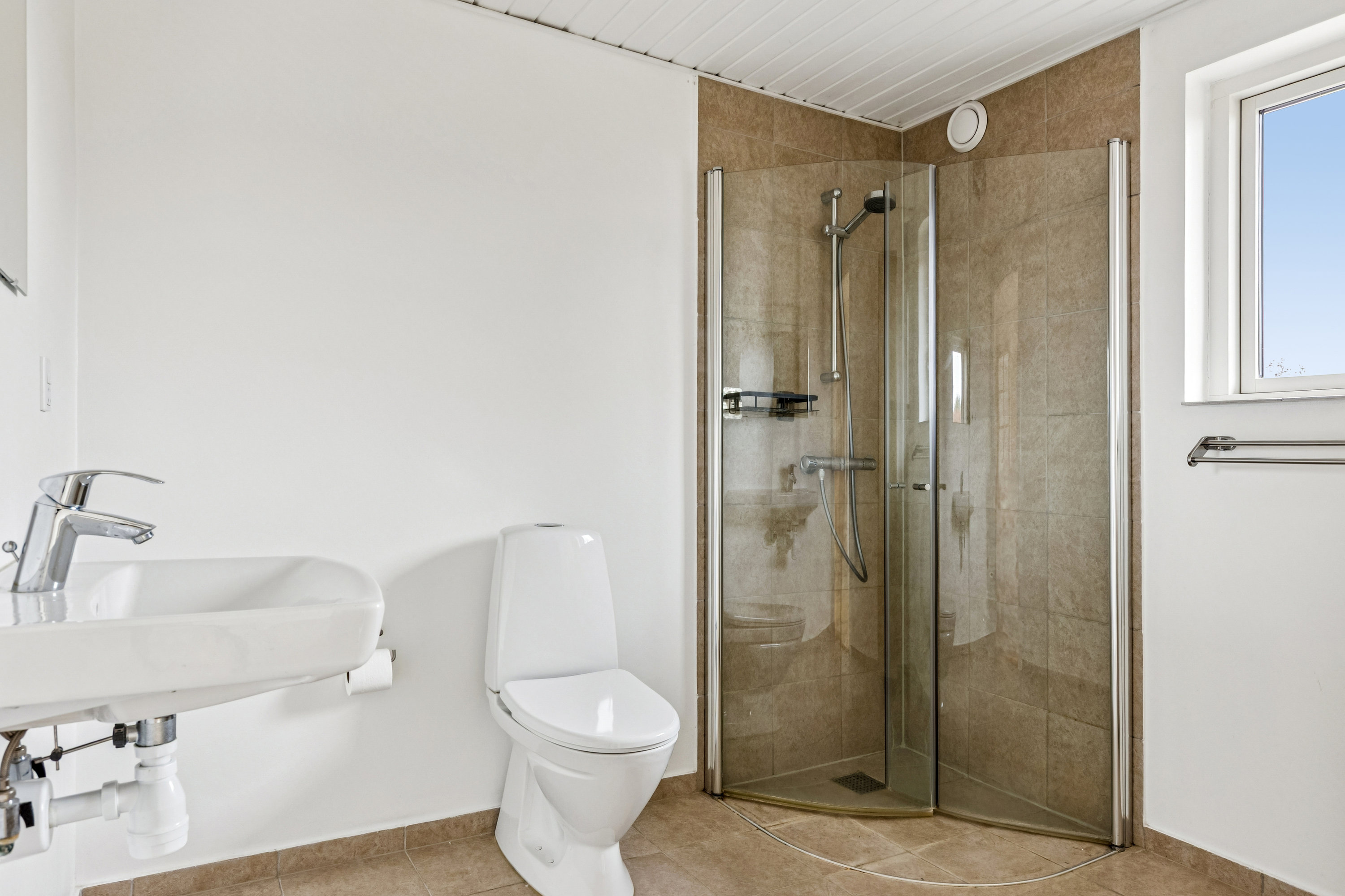 Fremhævet badeværelse billede i fuldskærmstilstand. Billede af Havnsø Møllevej 9, Havnsø, 4591 Føllenslev