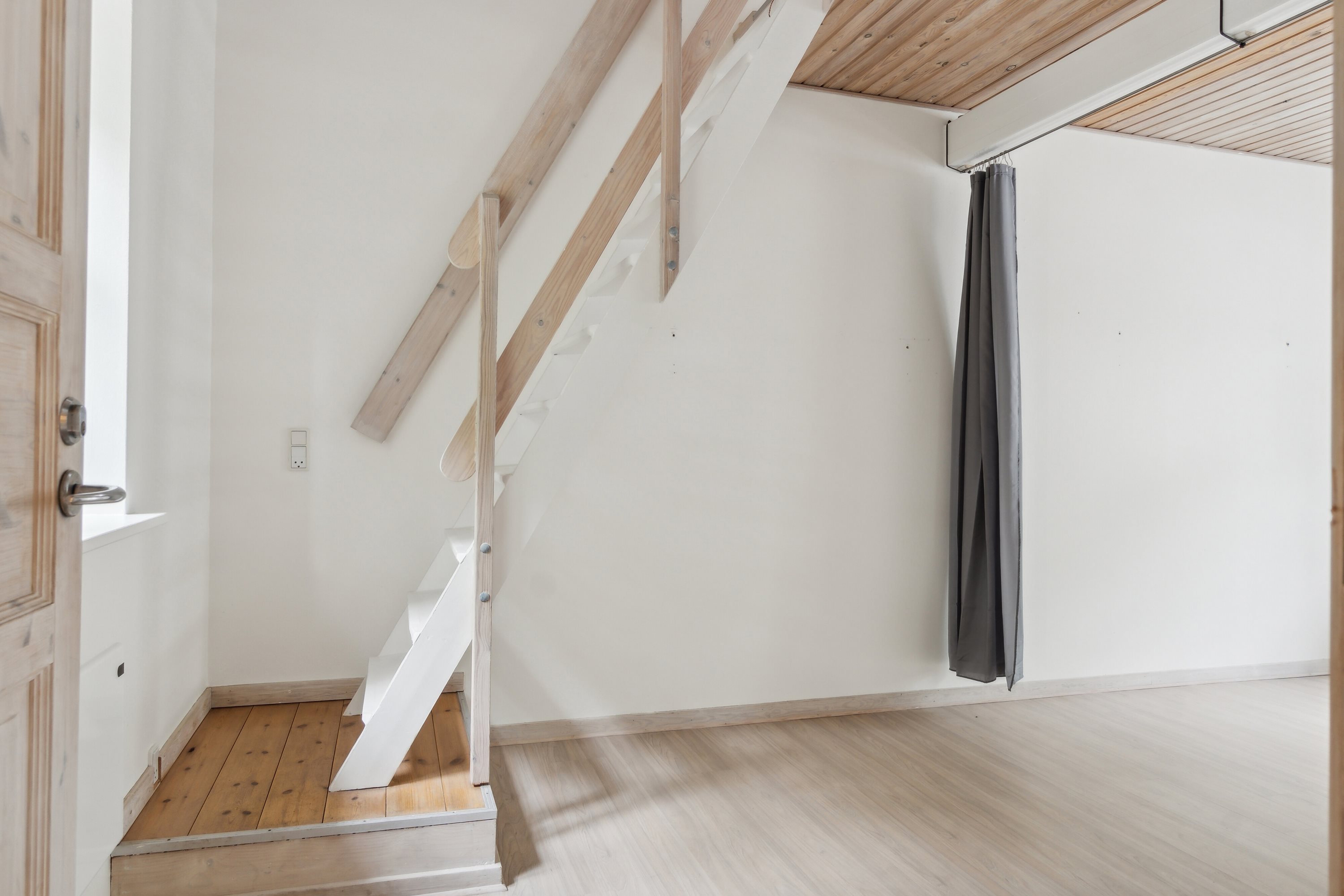 Fremhævet stue billede i fuldskærmstilstand. Billede af Isefjordsvej 12, 4500 Nykøbing Sj