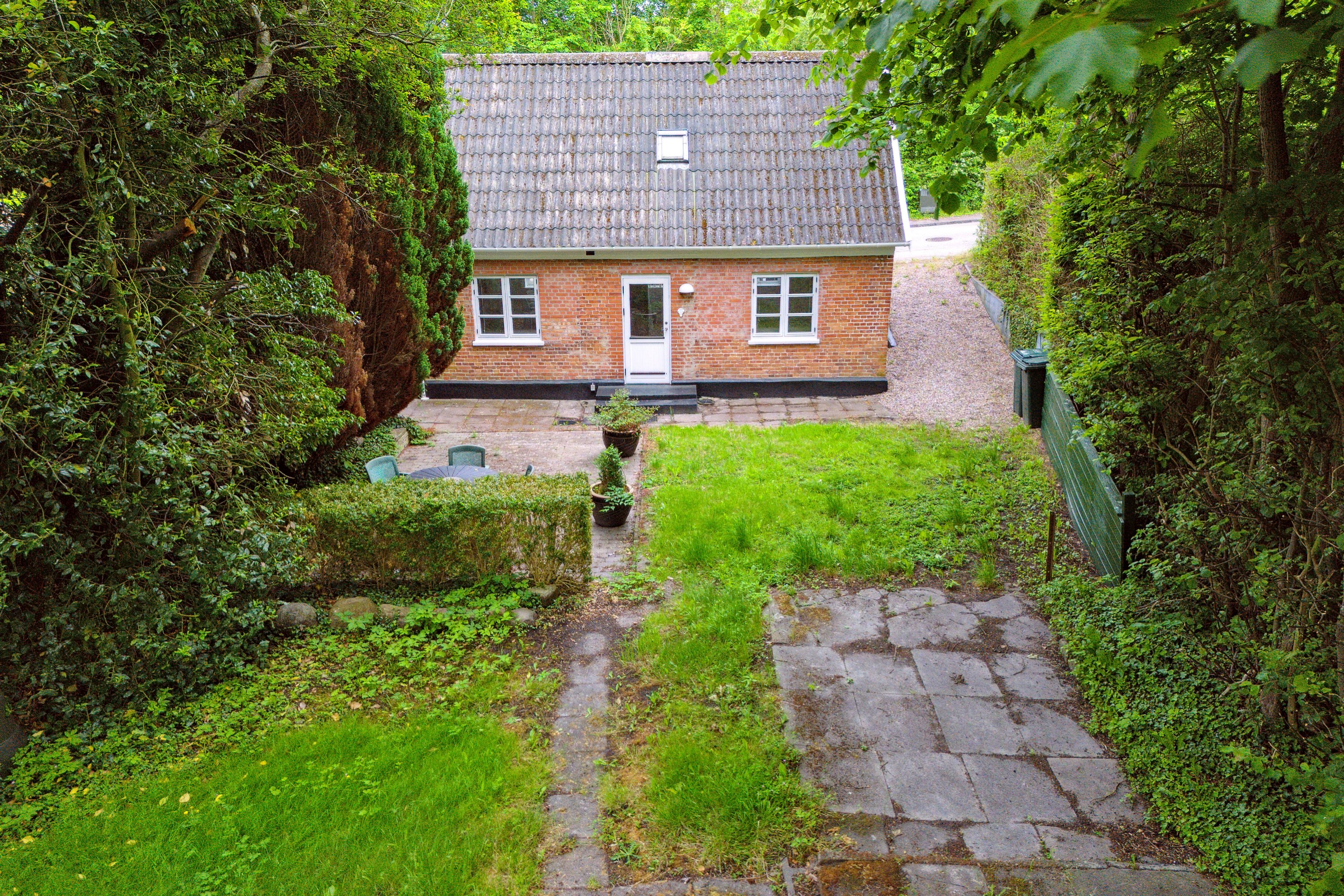 Miniaturebillede 2: set fra haven. Billede af Isefjordsvej 12, 4500 Nykøbing Sj