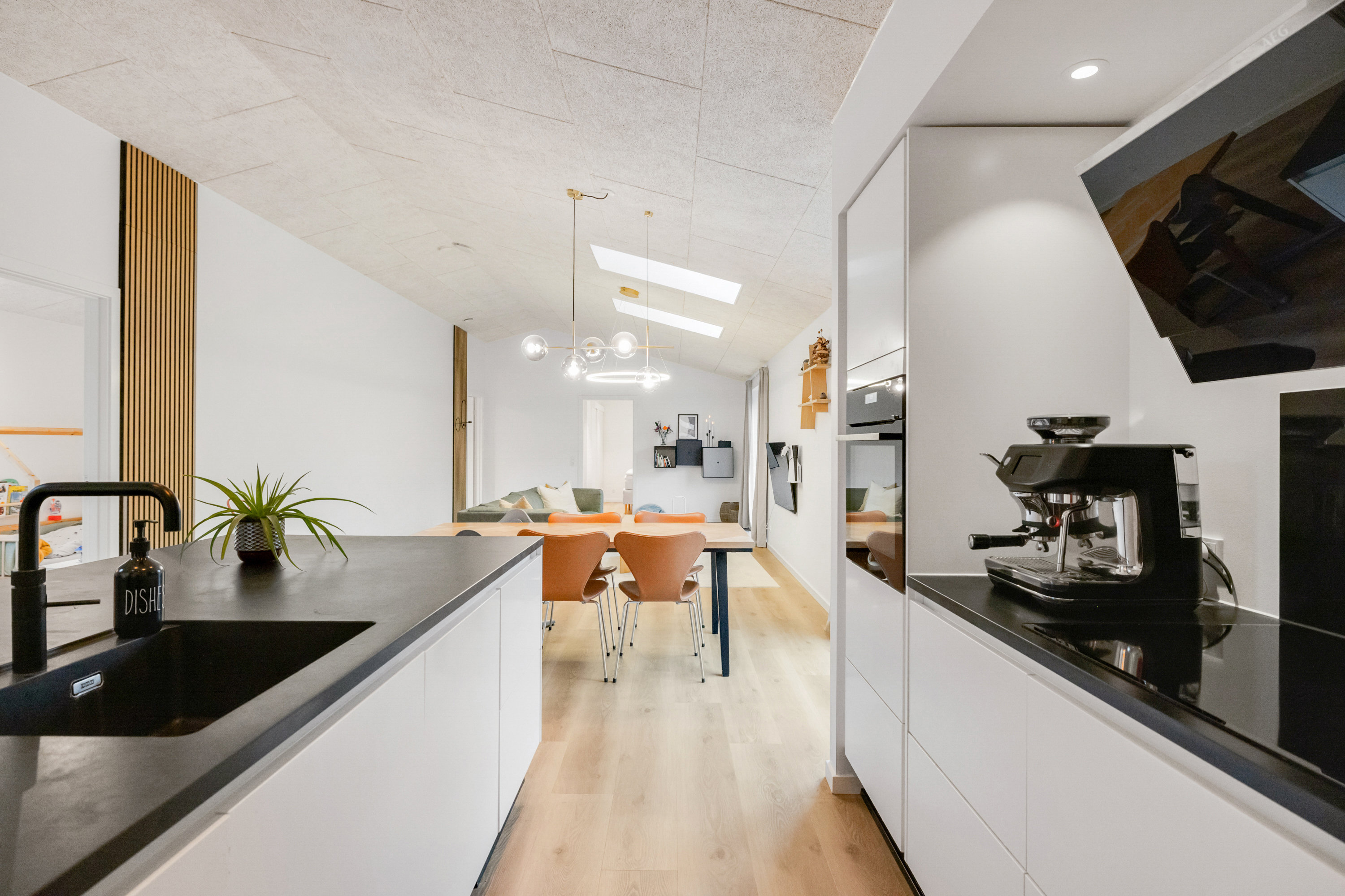 Miniaturebillede 2: køkken-alrum. Billede af Tåstrup Byvej 10, Tåstrup, 8462 Harlev J