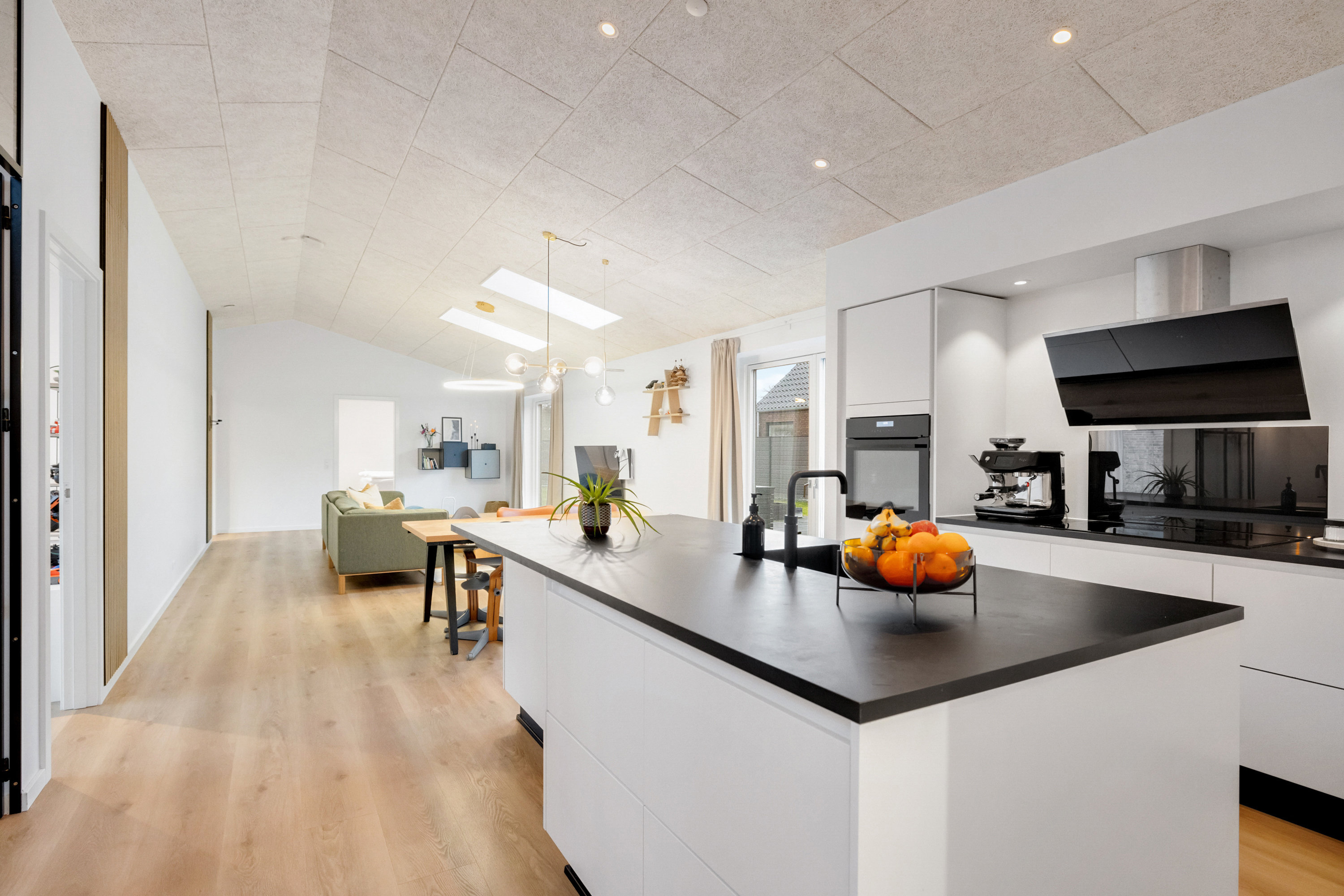 Miniaturebillede 1: køkken-alrum. Billede af Tåstrup Byvej 10, Tåstrup, 8462 Harlev J