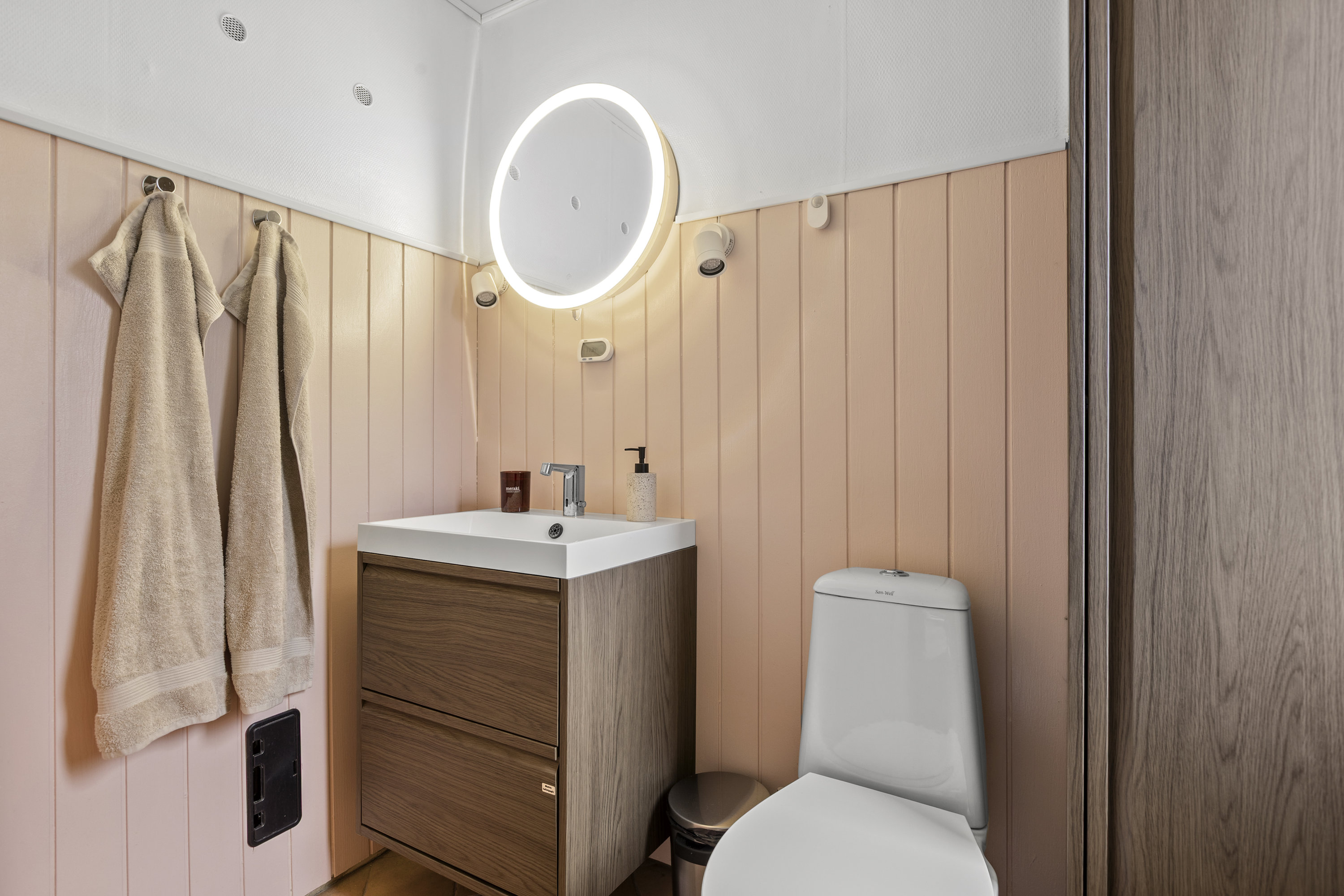 Fremhævet toilet billede i fuldskærmstilstand. Billede af Assentorpvej 97, 4295 Stenlille