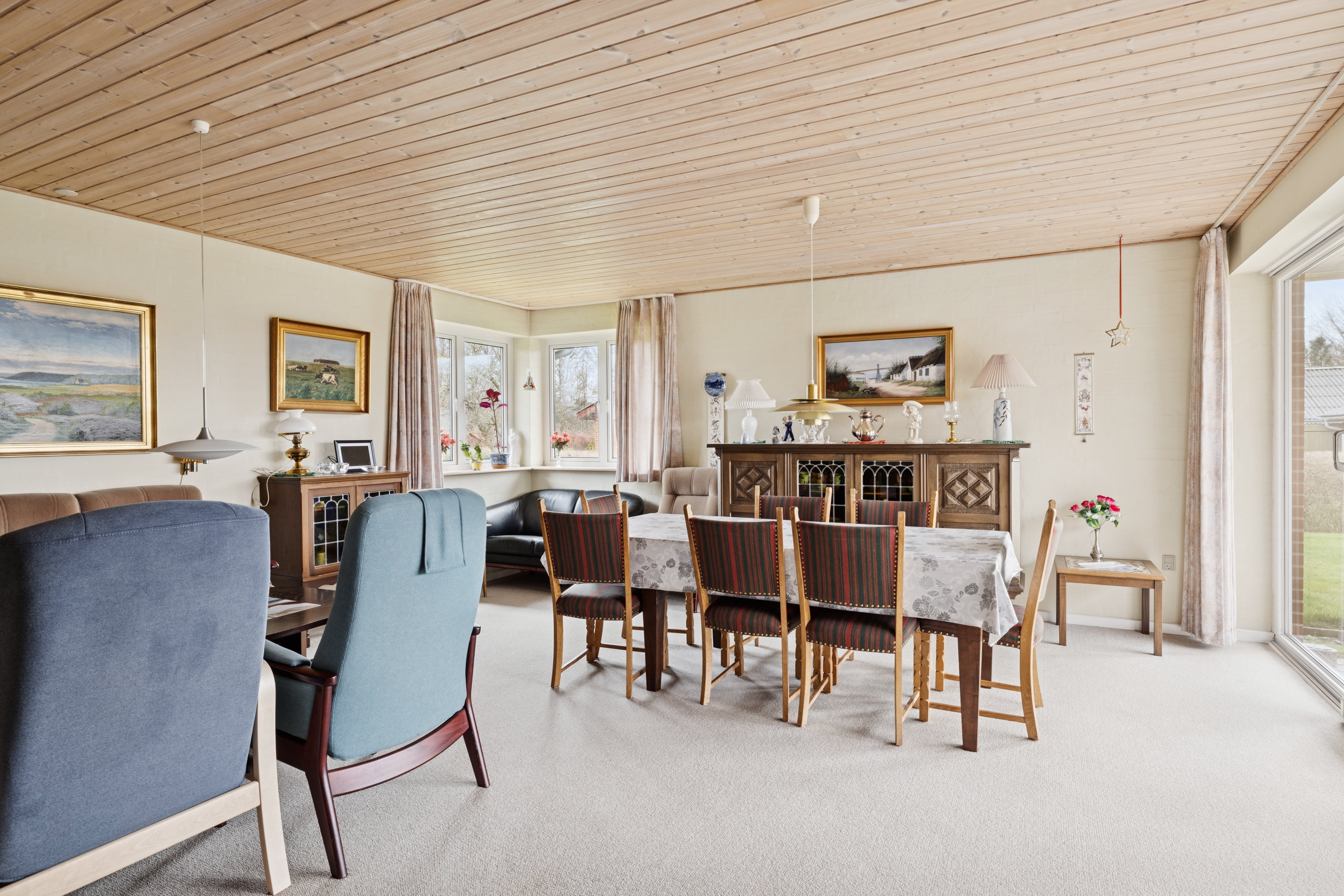 Fremhævet stue billede i fuldskærmstilstand. Billede af Høegsvej 24, Hammershøj, 8830 Tjele