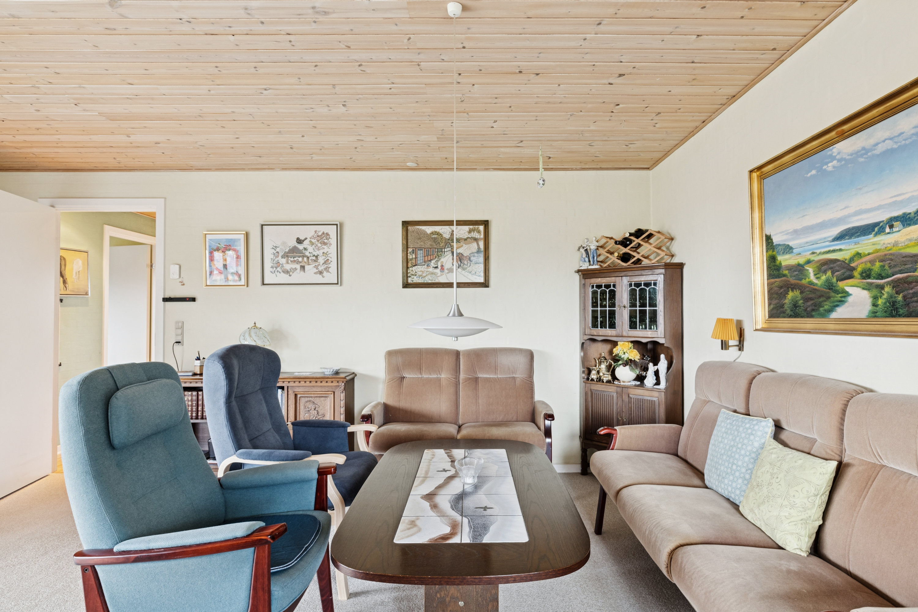 Fremhævet stue billede i fuldskærmstilstand. Billede af Høegsvej 24, Hammershøj, 8830 Tjele