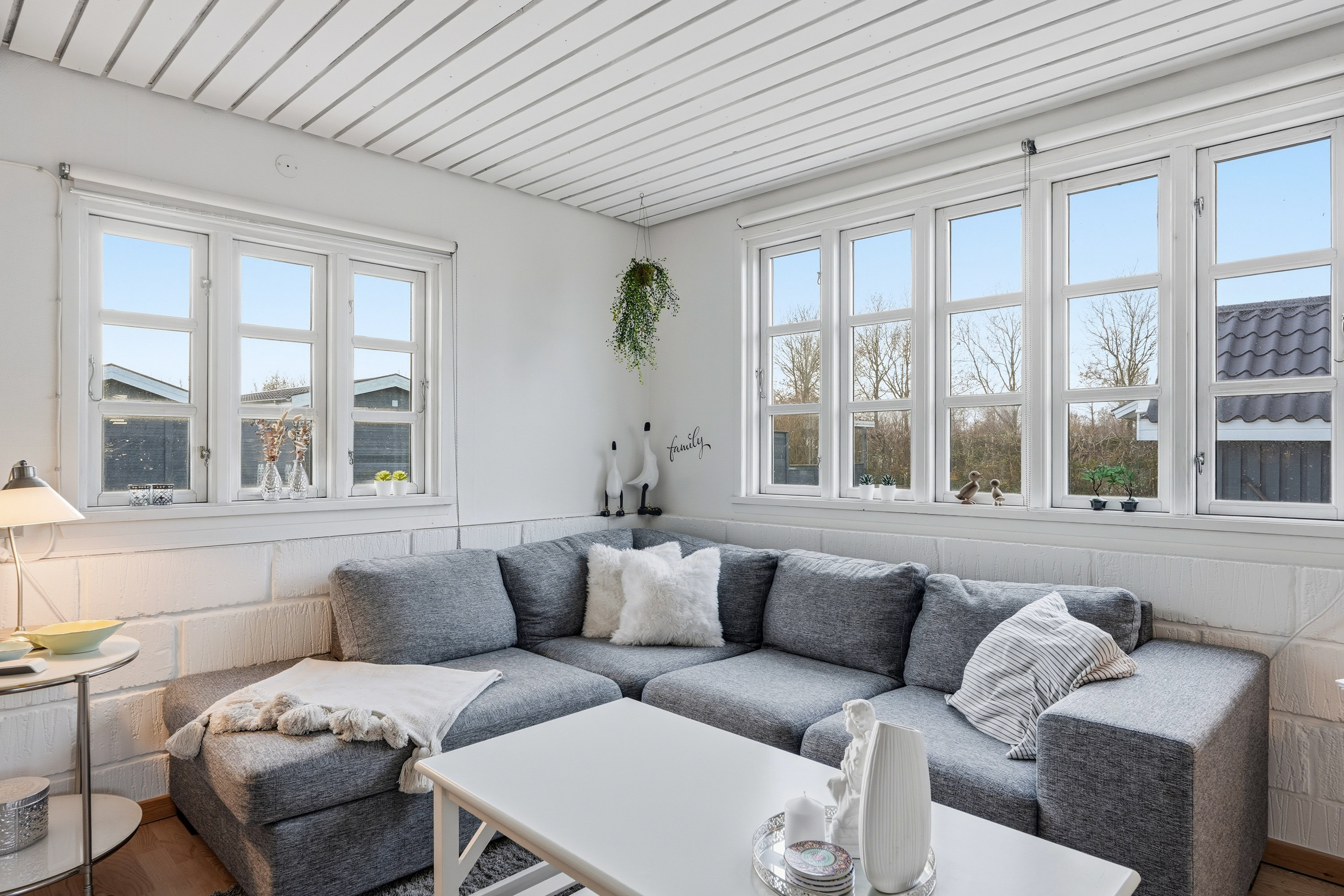 Fremhævet stue billede i fuldskærmstilstand. Billede af Hjortshøjvej 4, Hasmark Strand, 5450 Otterup