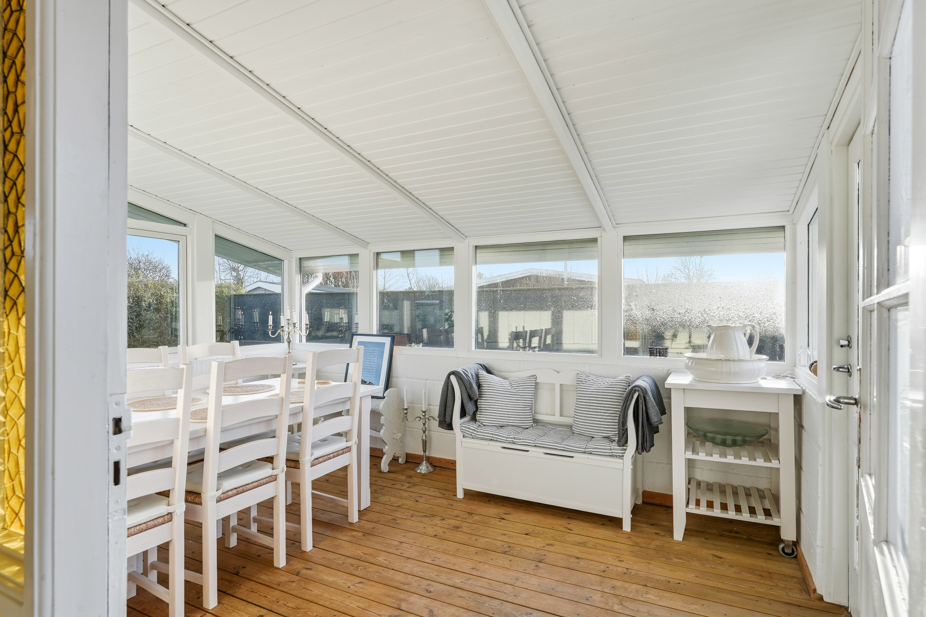 Fremhævet stue billede i fuldskærmstilstand. Billede af Hjortshøjvej 4, Hasmark Strand, 5450 Otterup