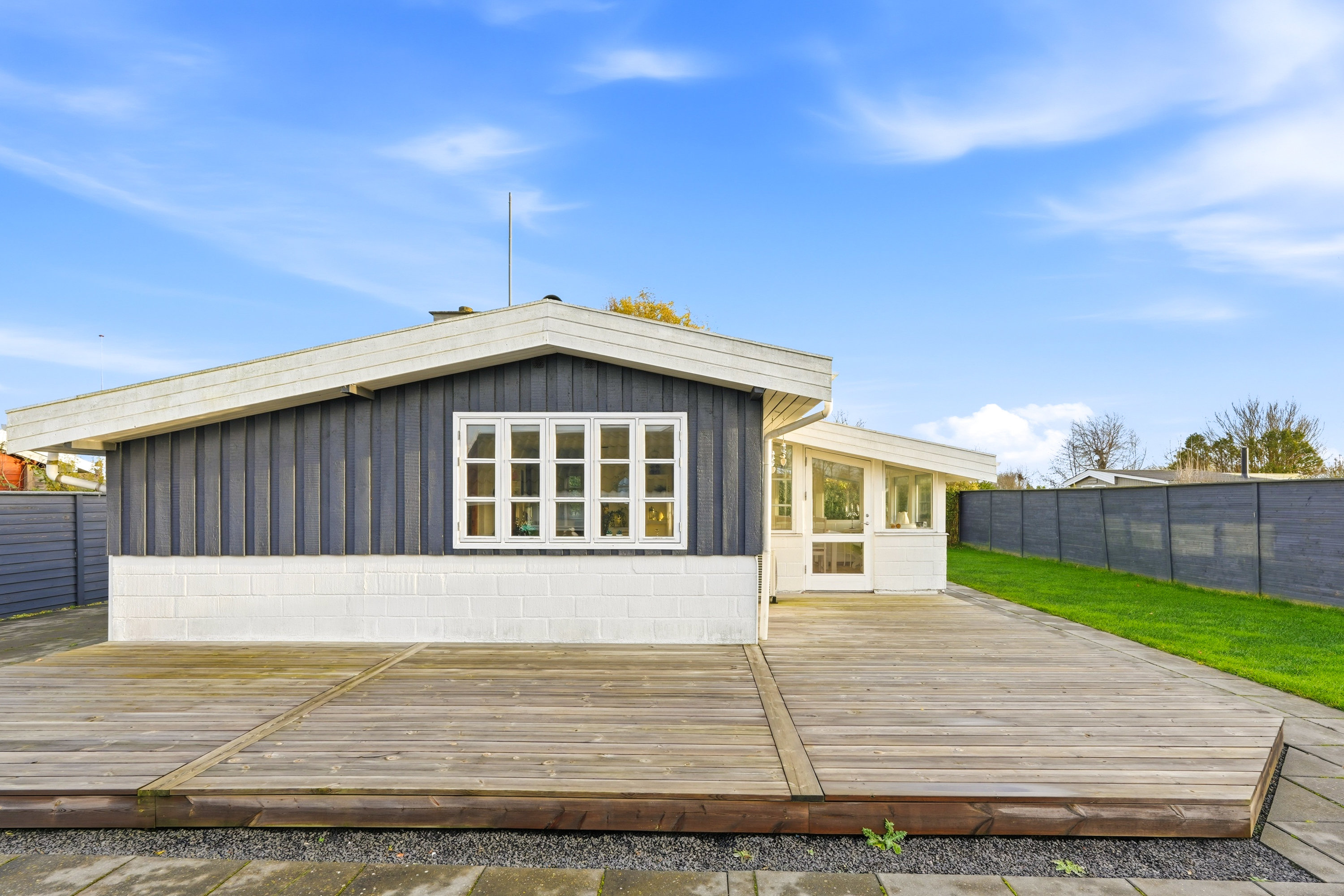 Fremhævet facade billede i fuldskærmstilstand. Billede af Hjortshøjvej 4, Hasmark Strand, 5450 Otterup