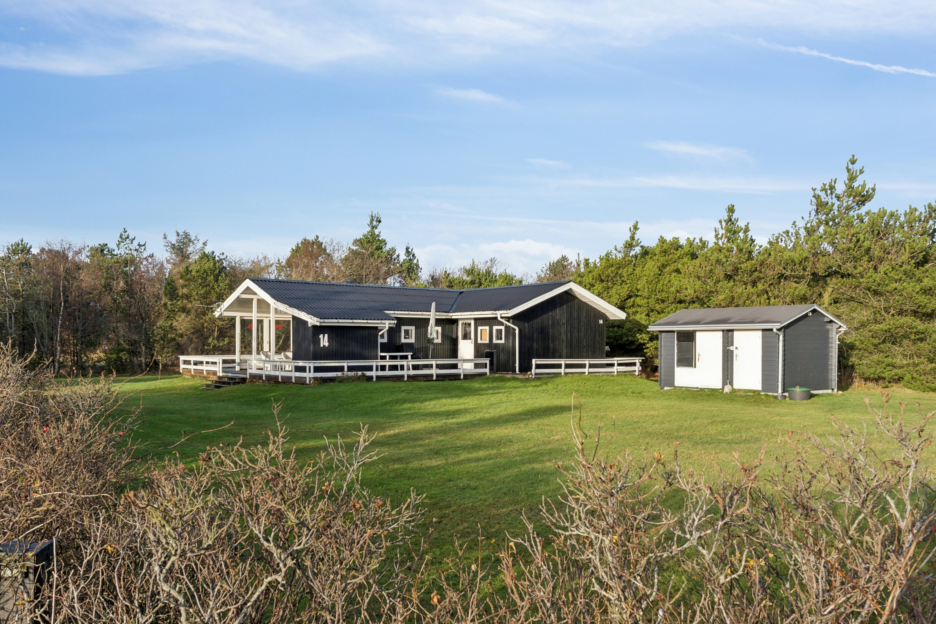 Fremhævet set fra haven billede i fuldskærmstilstand. Billede af Fjordternevej 14, Helligsø, 7760 Hurup Thy