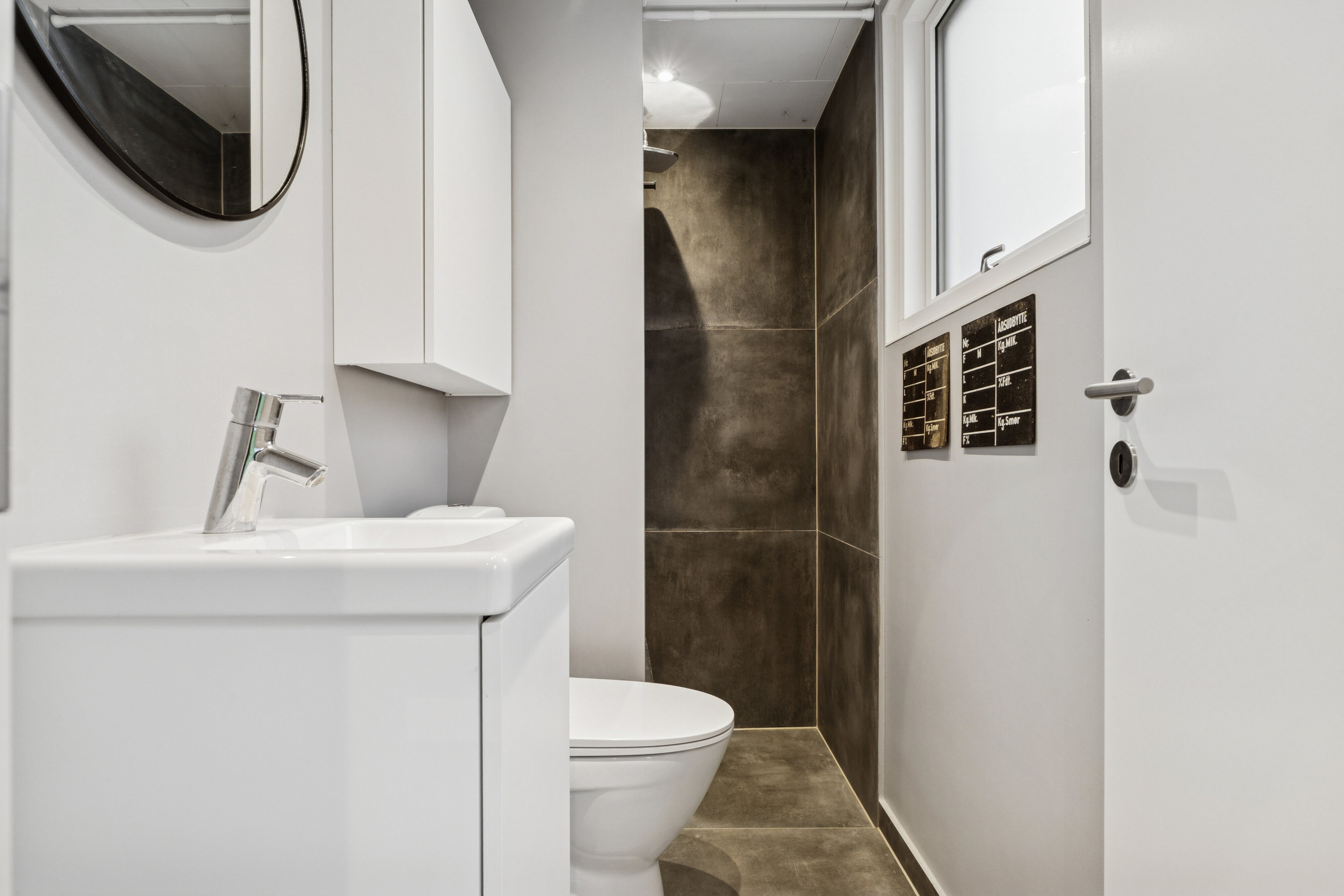 Fremhævet badeværelse billede i fuldskærmstilstand. Billede af Blåklokkevej 12, Stoense Udflytter, 5953 Tranekær