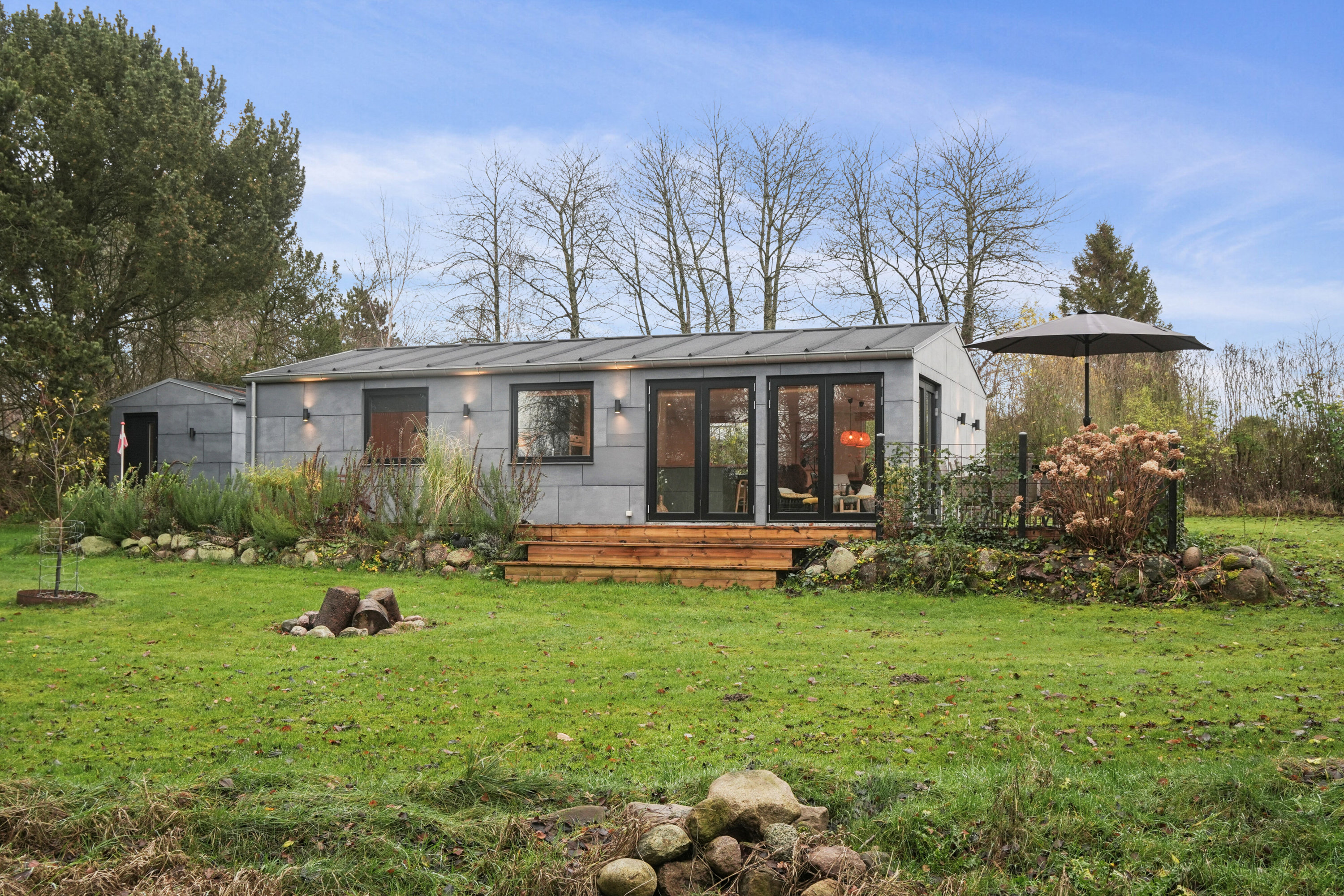 Fremhævet set fra vejen billede i fuldskærmstilstand. Billede af Blåklokkevej 12, Stoense Udflytter, 5953 Tranekær