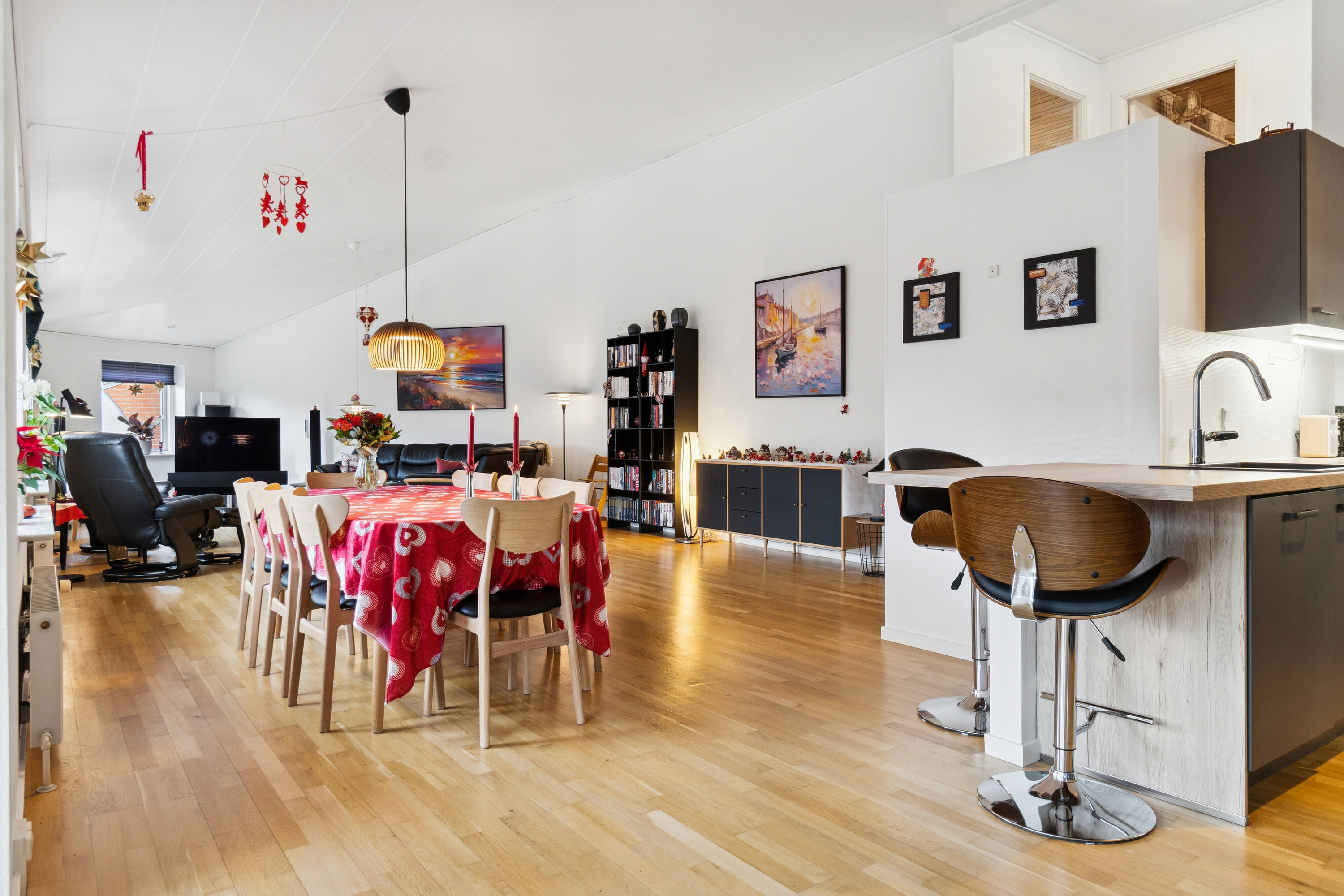 Fremhævet stue billede i fuldskærmstilstand. Billede af Møllevej 14, 4700 Næstved