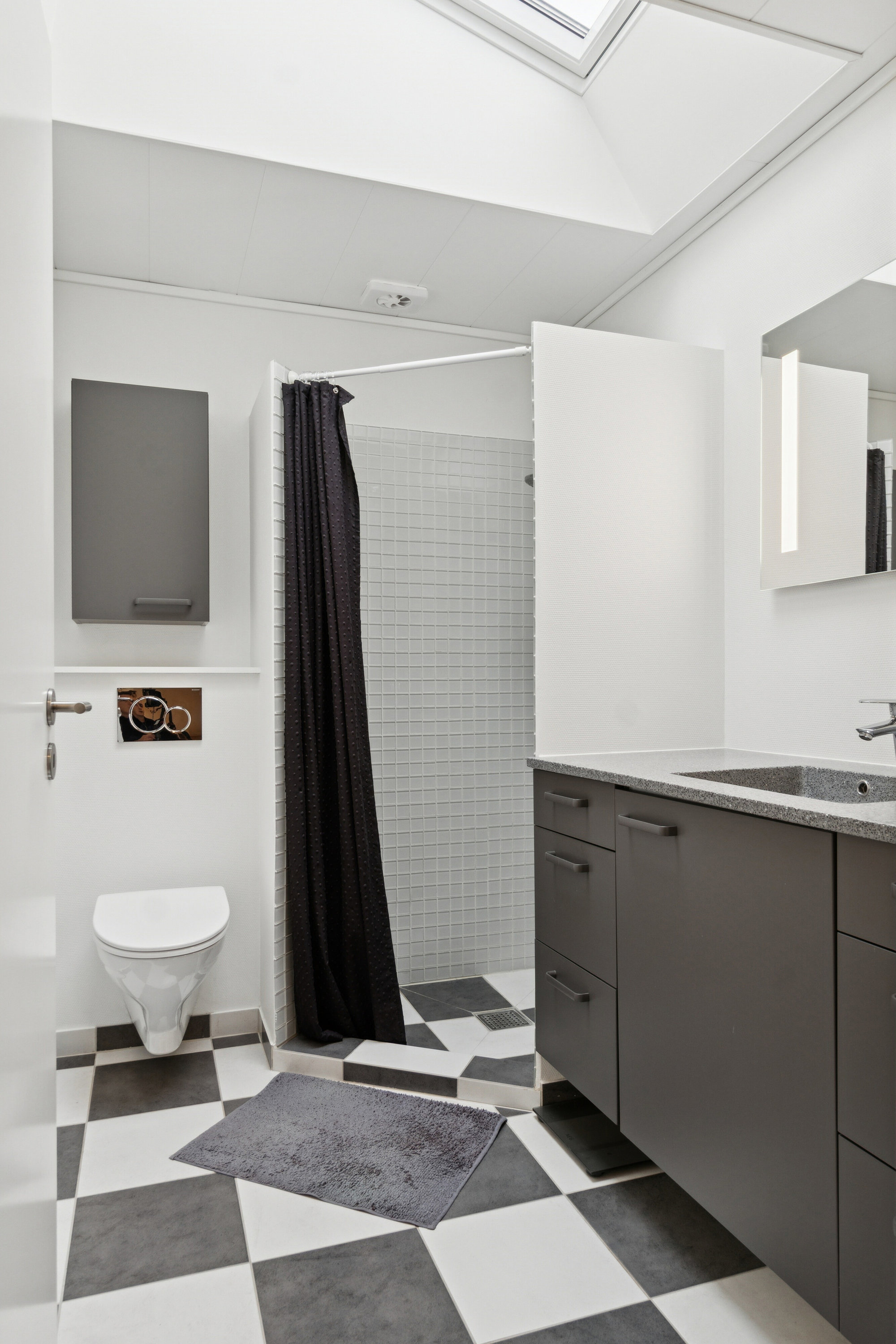 Fremhævet badeværelse billede i fuldskærmstilstand. Billede af Møllevej 14, 4700 Næstved