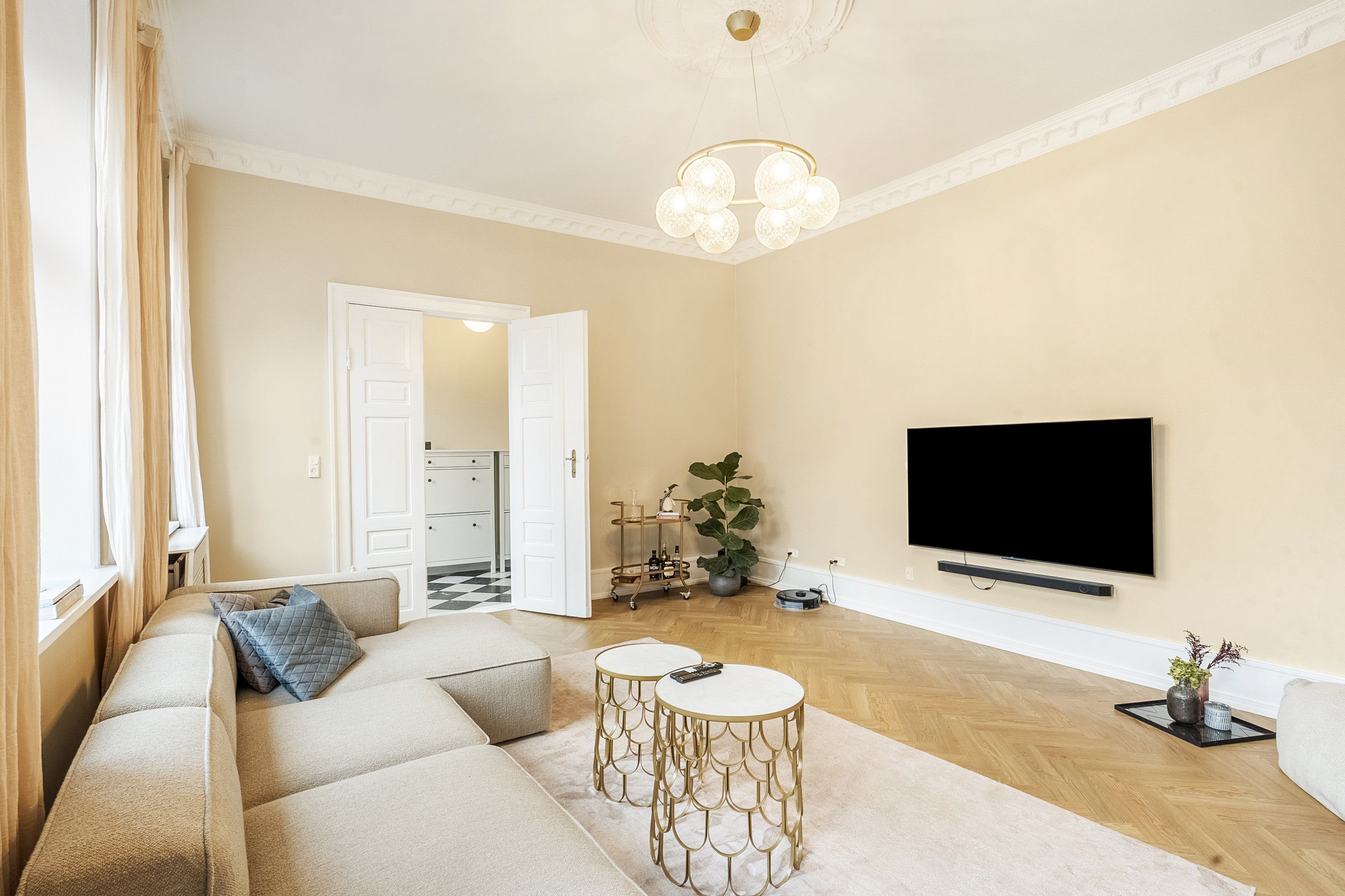 Fremhævet stue billede i fuldskærmstilstand. Billede af Frue Kirkestræde 16, 1., 5000 Odense C