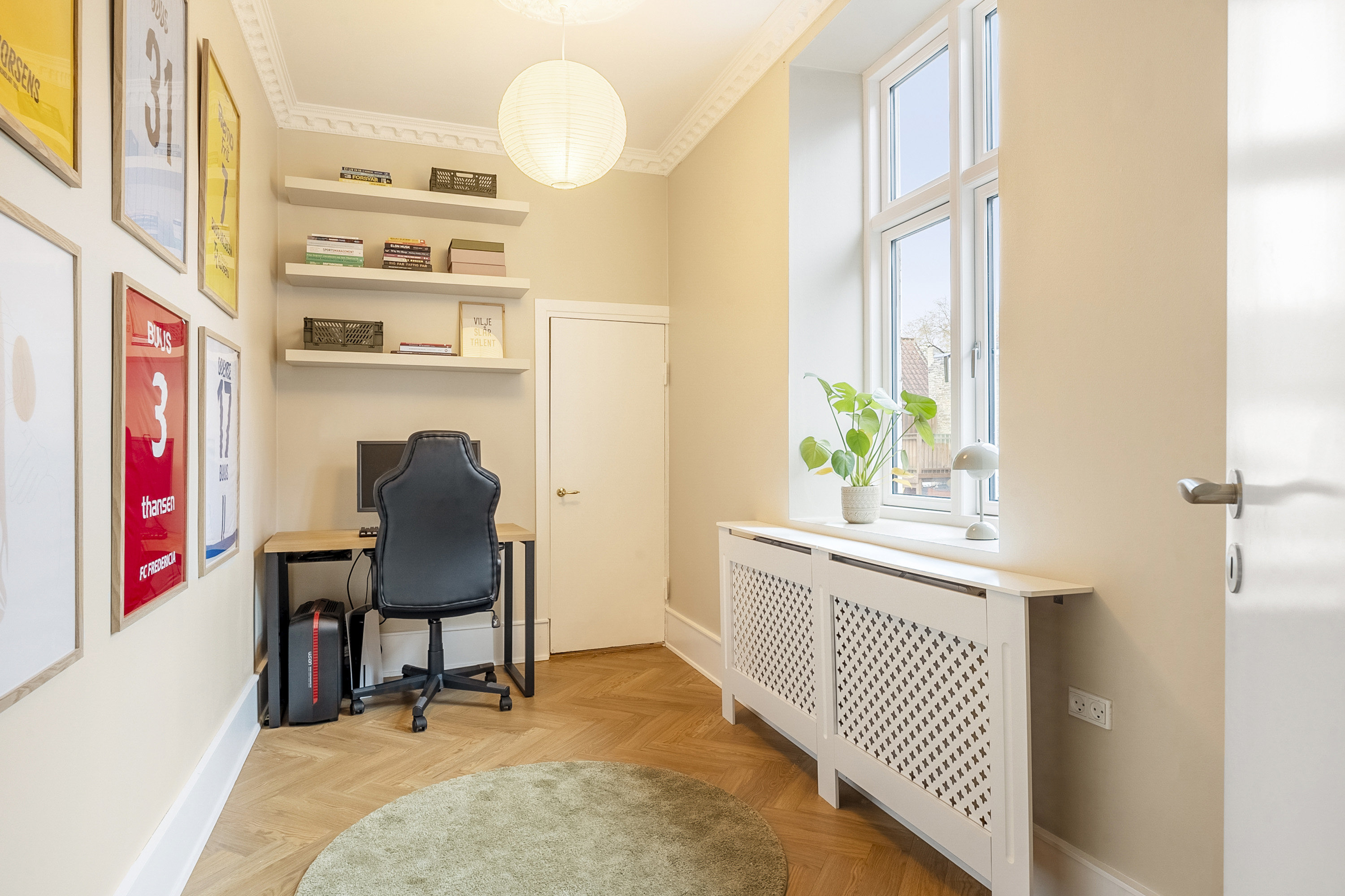 Fremhævet kontor billede i fuldskærmstilstand. Billede af Frue Kirkestræde 16, 1., 5000 Odense C