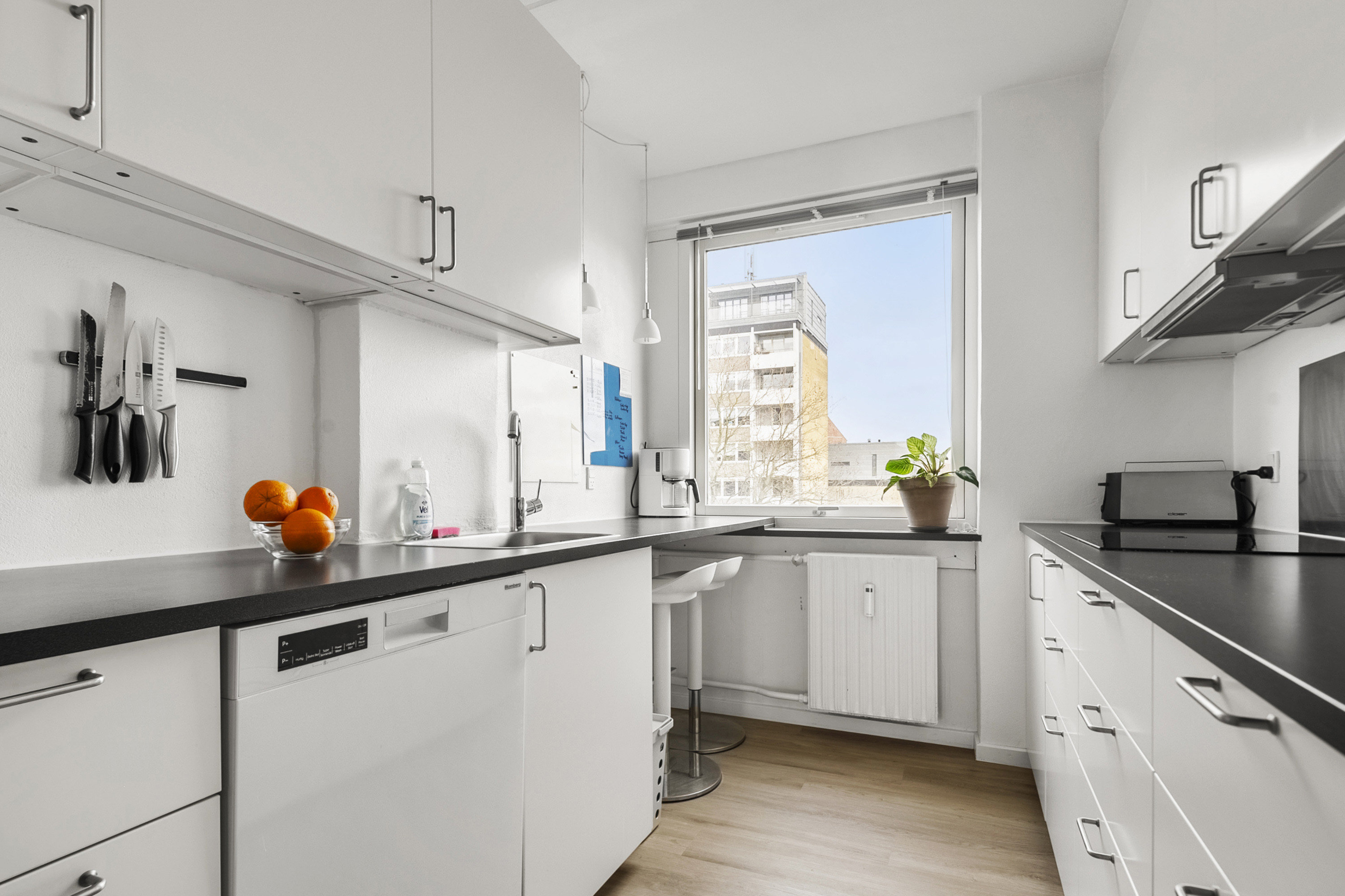 Fremhævet køkken billede i fuldskærmstilstand. Billede af Jens Baggesens Vej 108, 2. th., 8200 Aarhus N