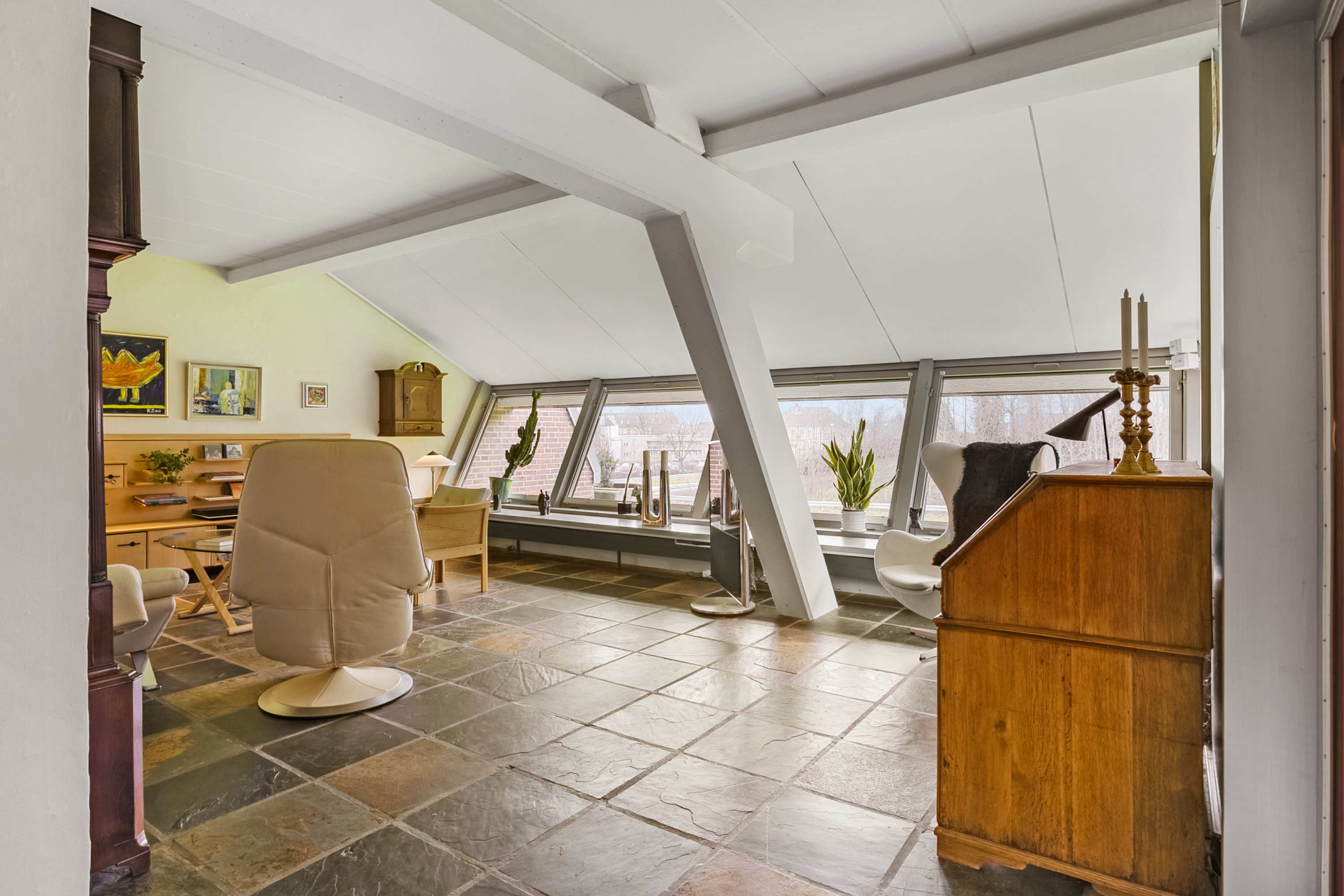 Fremhævet stue billede i fuldskærmstilstand. Billede af Nørreskovvænget 19, 6200 Aabenraa