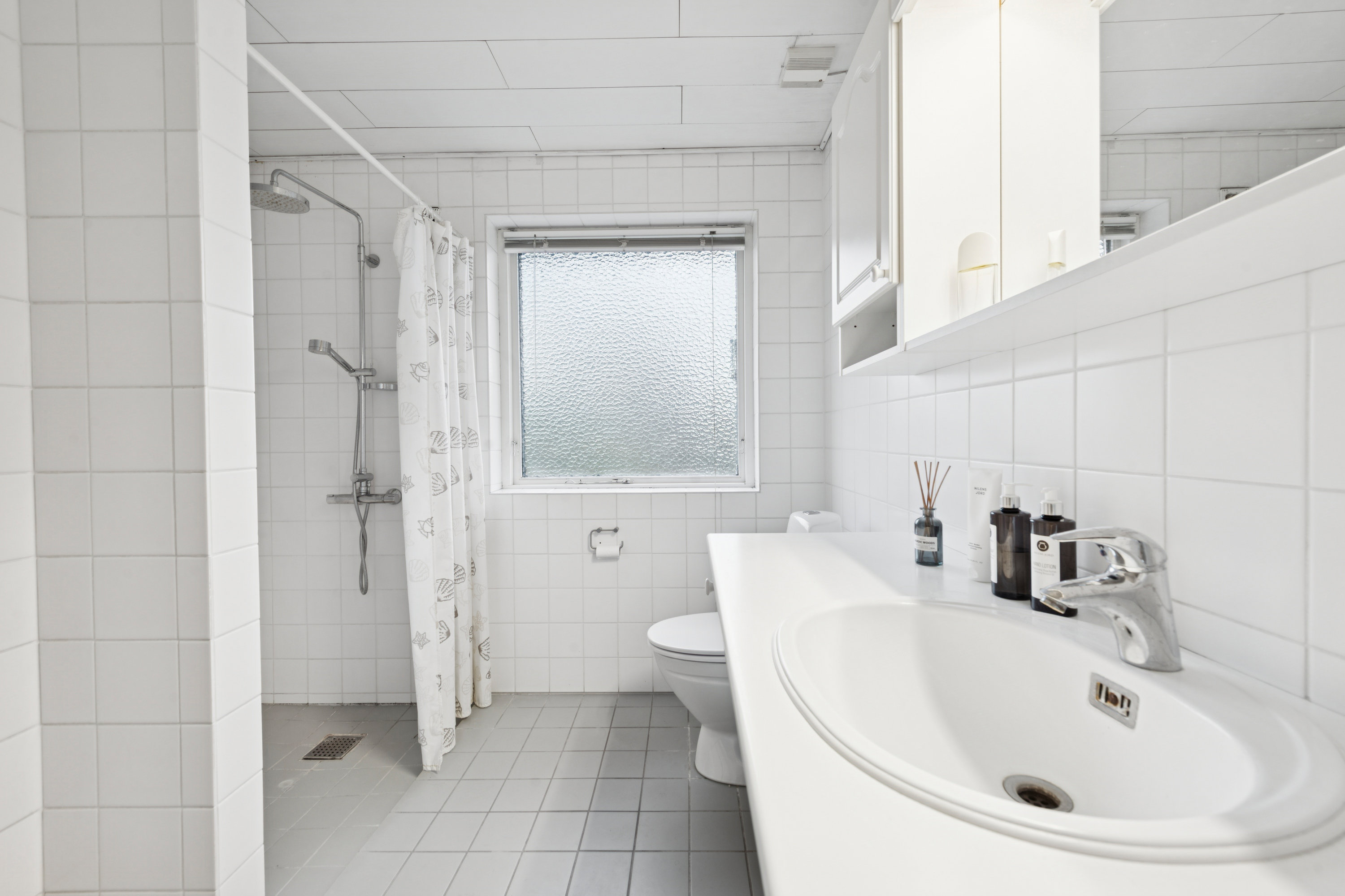 Fremhævet badeværelse billede i fuldskærmstilstand. Billede af Lundager 27, 2670 Greve