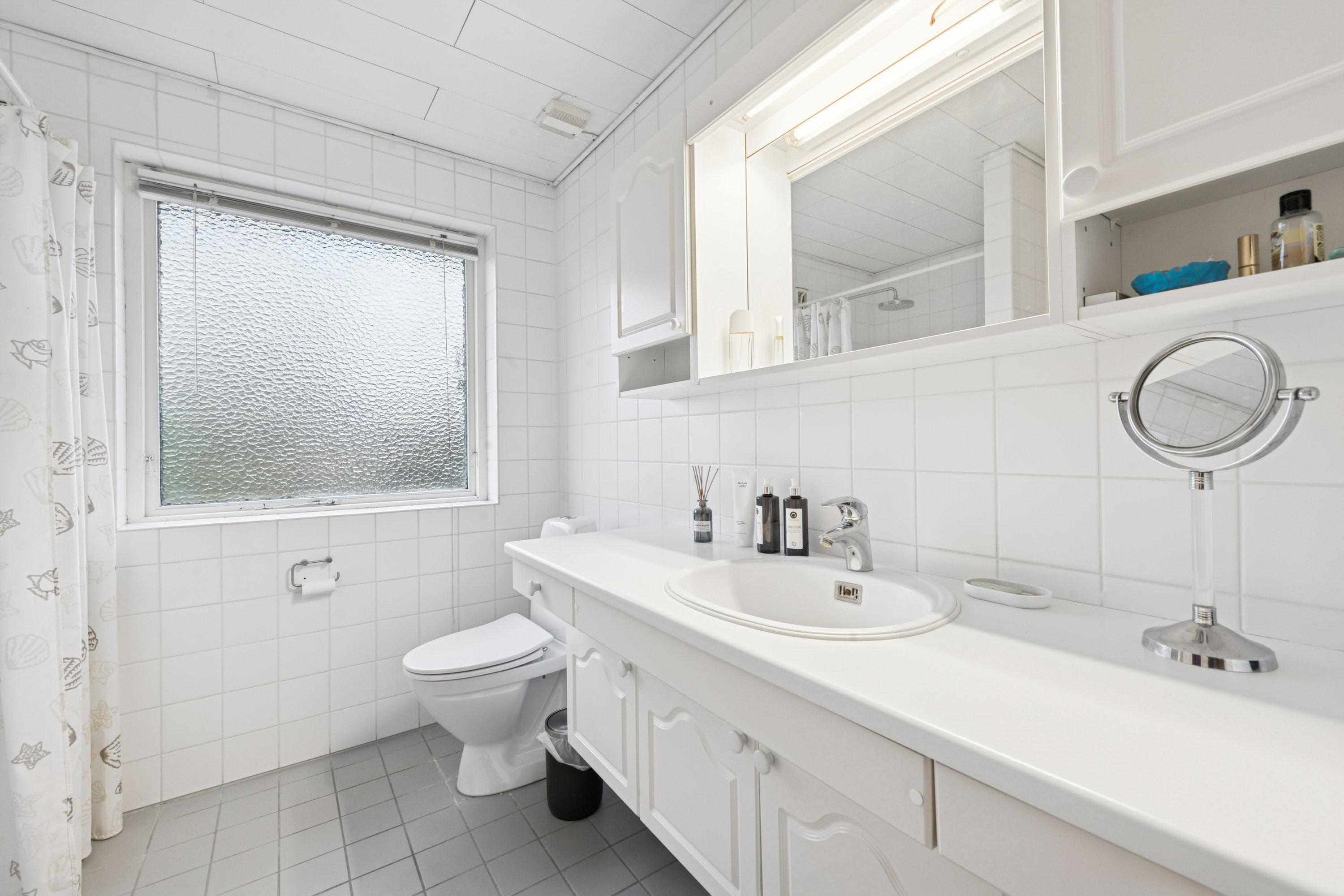 Fremhævet badeværelse billede i fuldskærmstilstand. Billede af Lundager 27, 2670 Greve