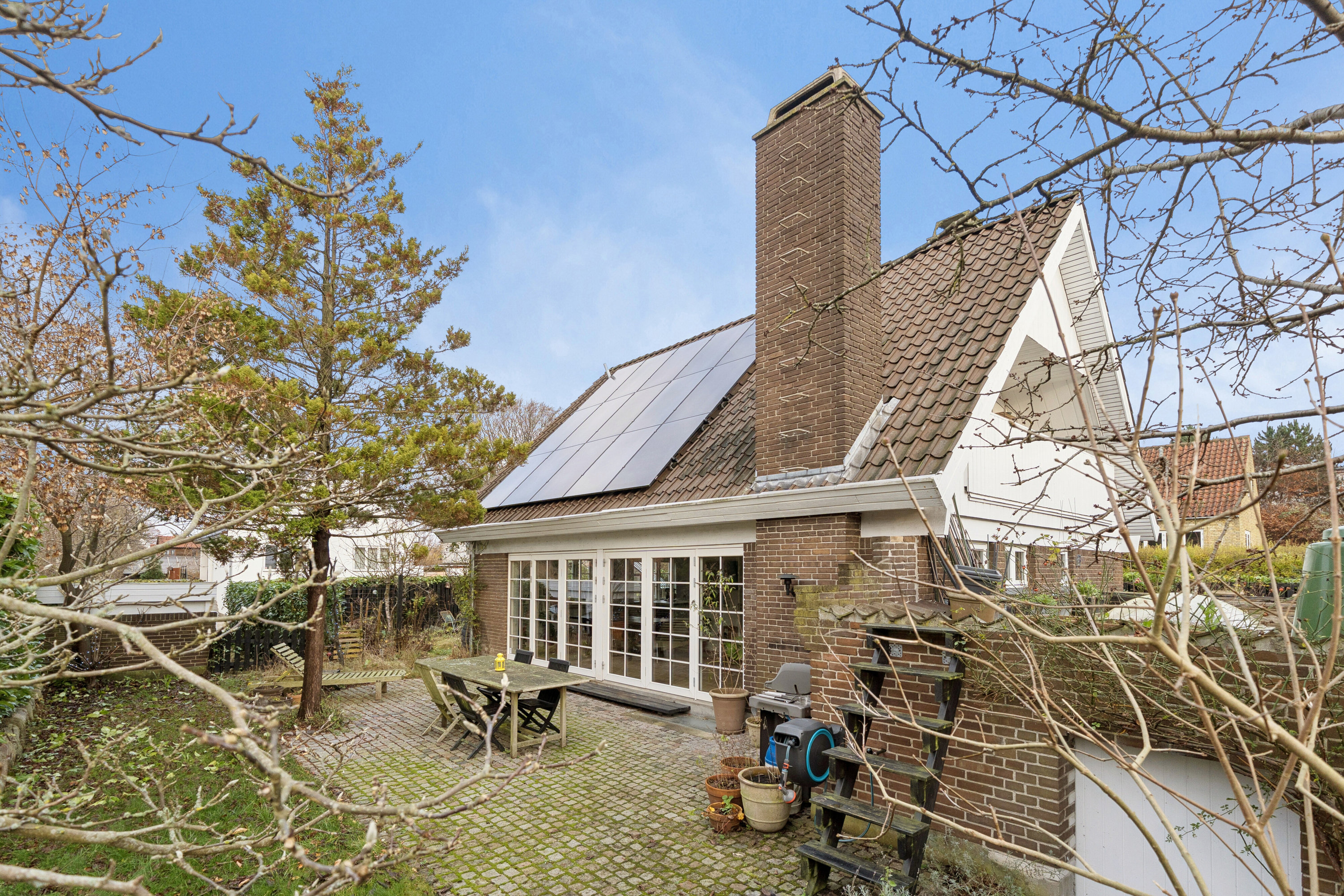 Fremhævet set fra vejen billede i fuldskærmstilstand. Billede af Louisevej 2, 2800 Kongens Lyngby