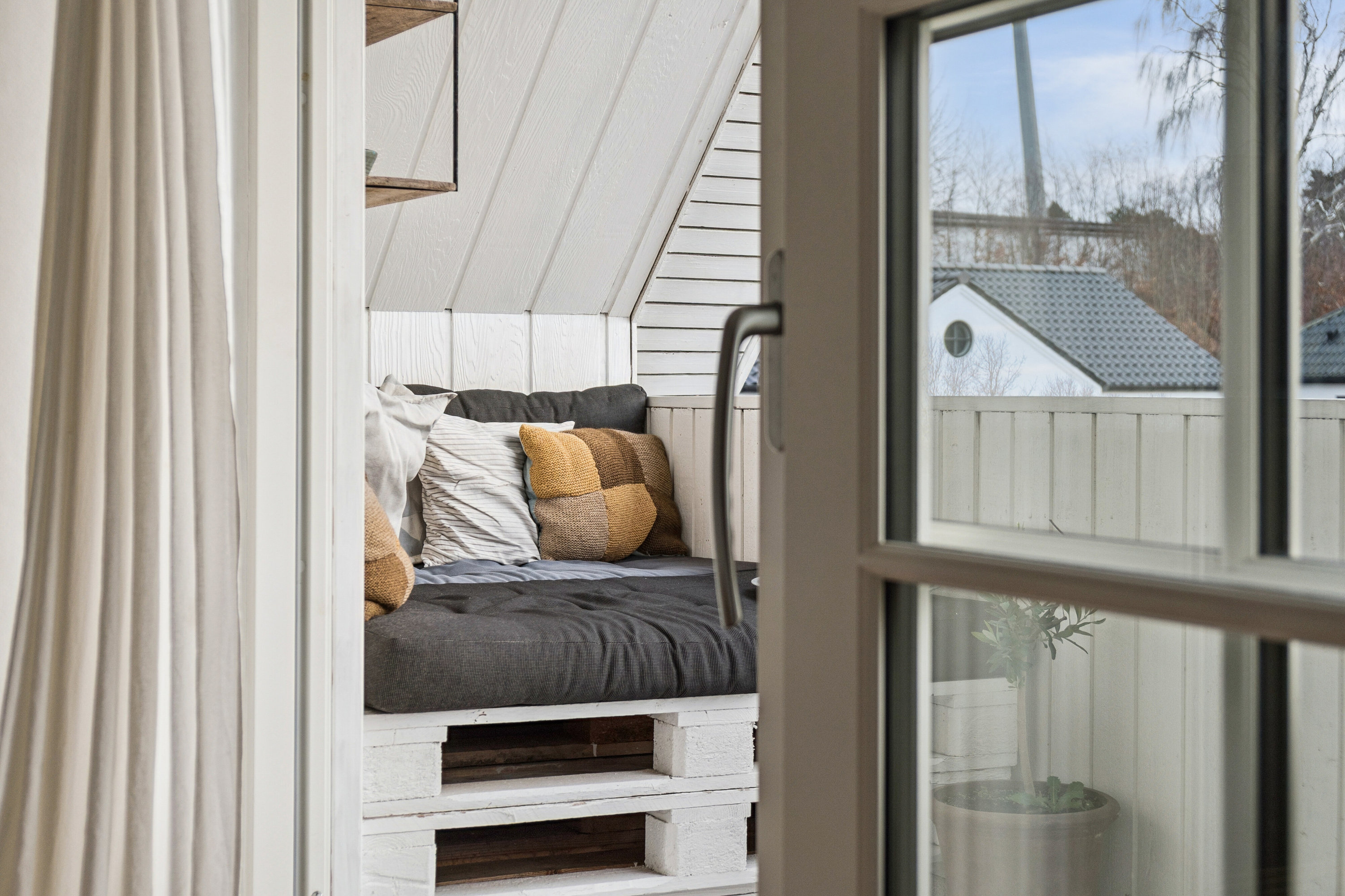 Fremhævet indendørs billede i fuldskærmstilstand. Billede af Louisevej 2, 2800 Kongens Lyngby