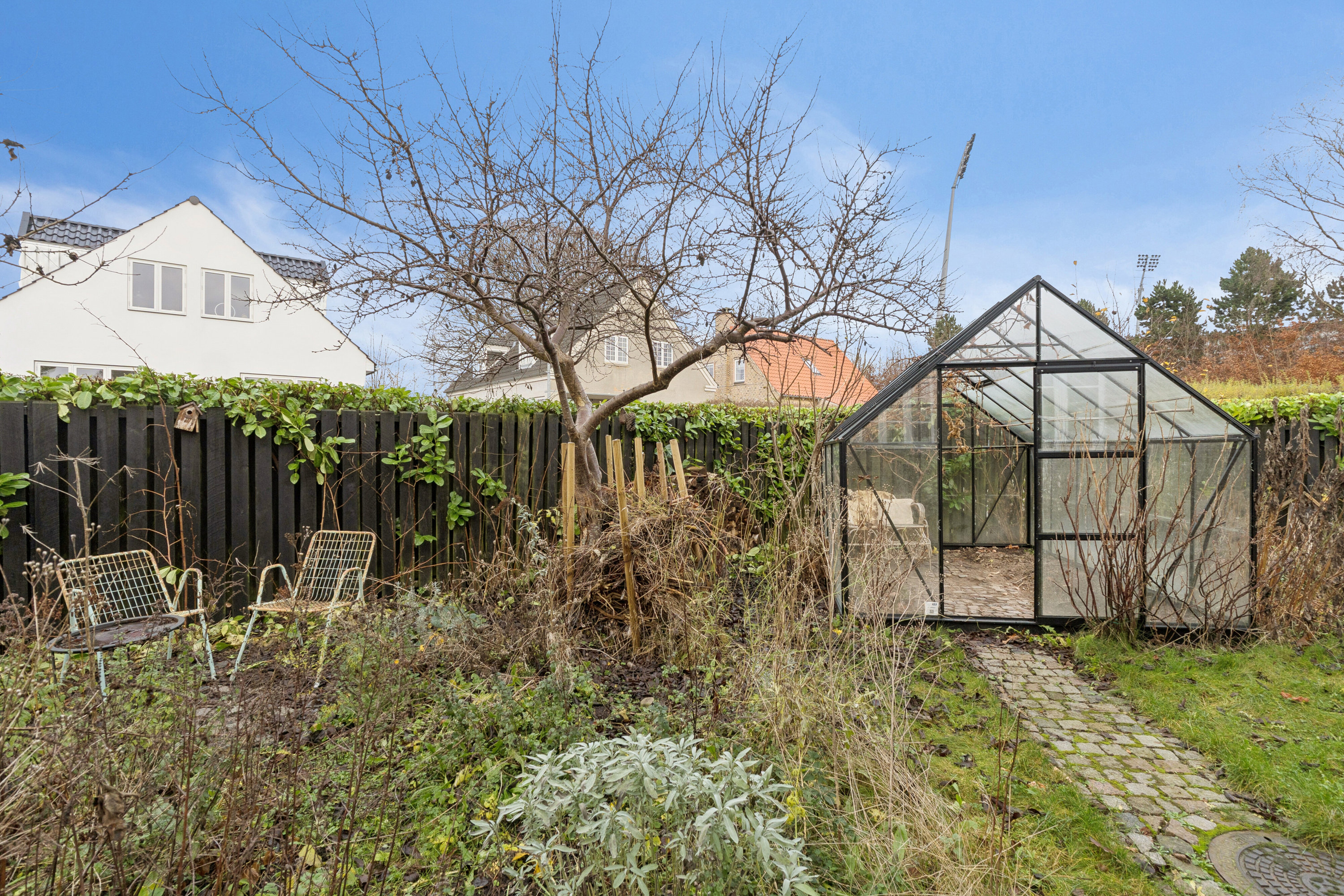 Fremhævet udendørs billede i fuldskærmstilstand. Billede af Louisevej 2, 2800 Kongens Lyngby