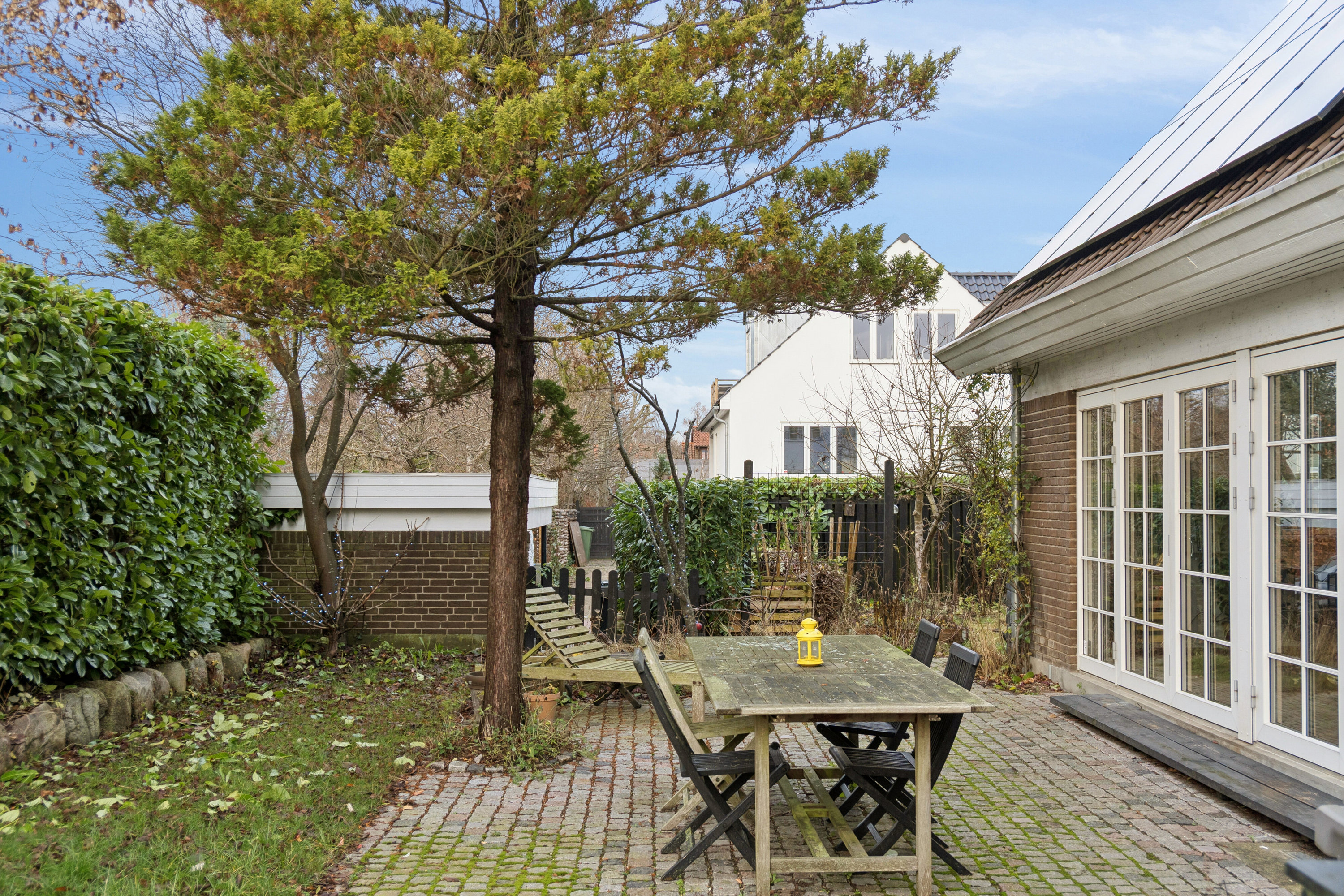 Fremhævet udendørs billede i fuldskærmstilstand. Billede af Louisevej 2, 2800 Kongens Lyngby