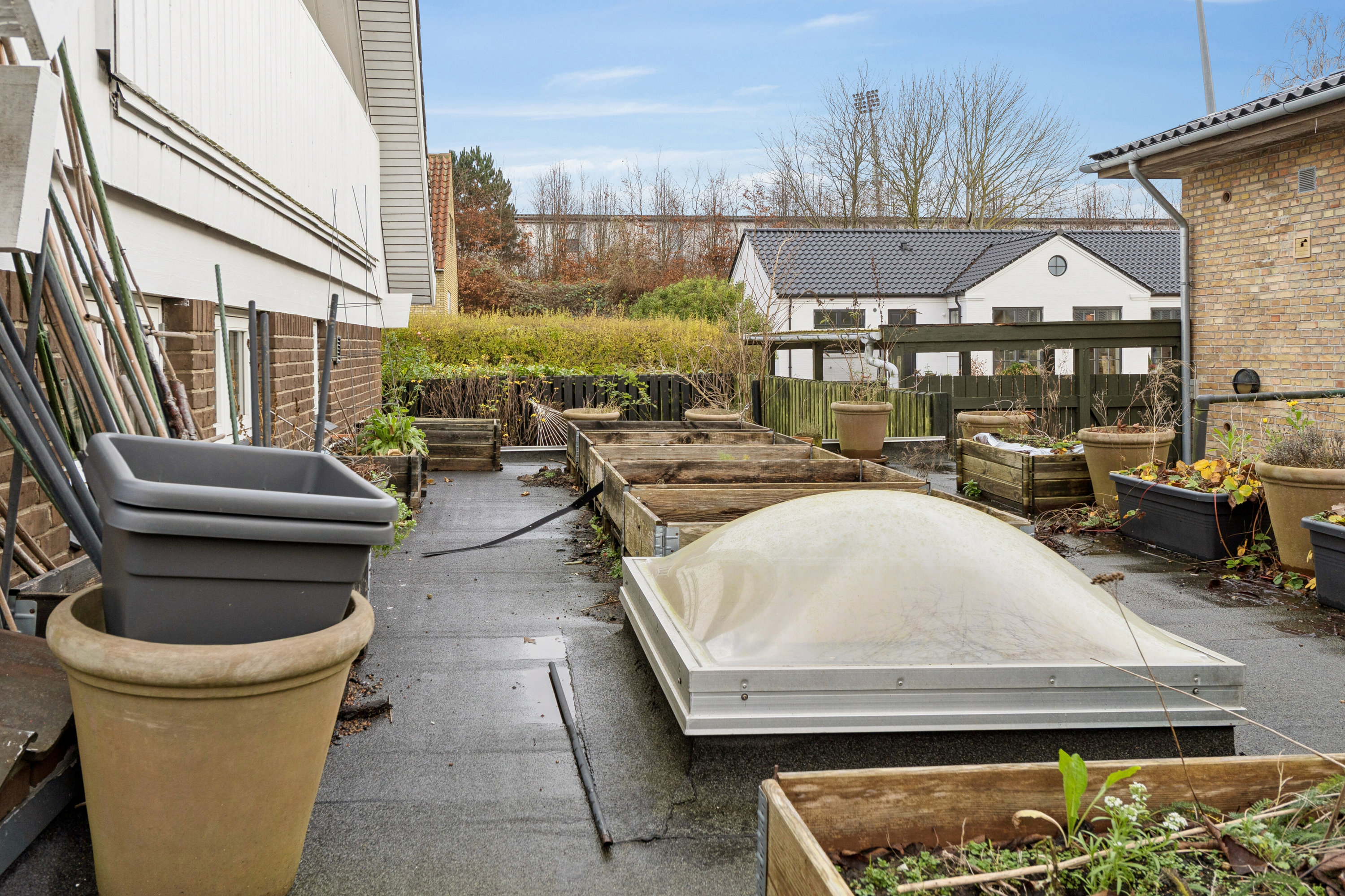 Fremhævet udendørs billede i fuldskærmstilstand. Billede af Louisevej 2, 2800 Kongens Lyngby