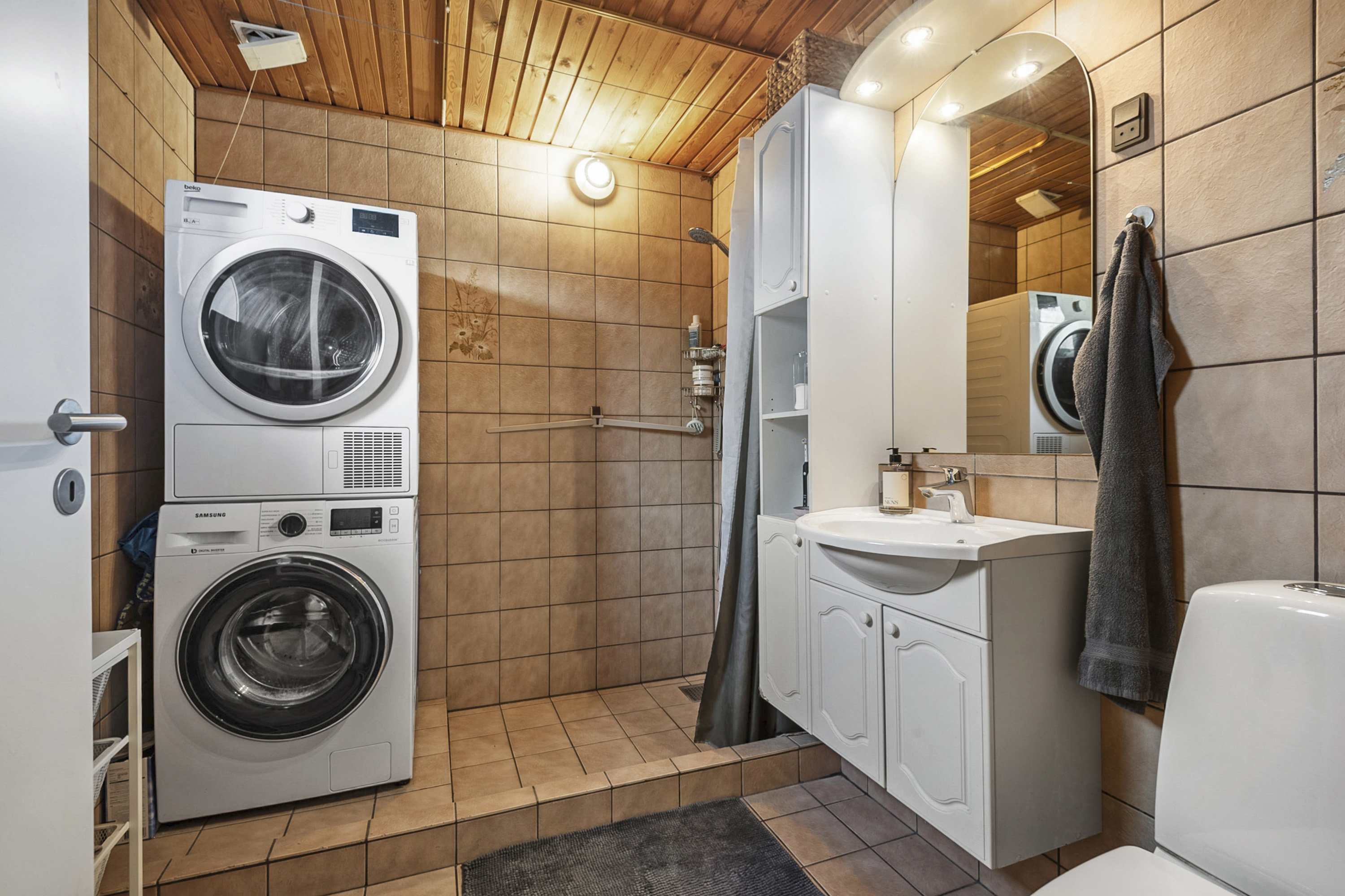 Fremhævet toilet billede i fuldskærmstilstand. Billede af Grønlandsparken 164F, 6715 Esbjerg N