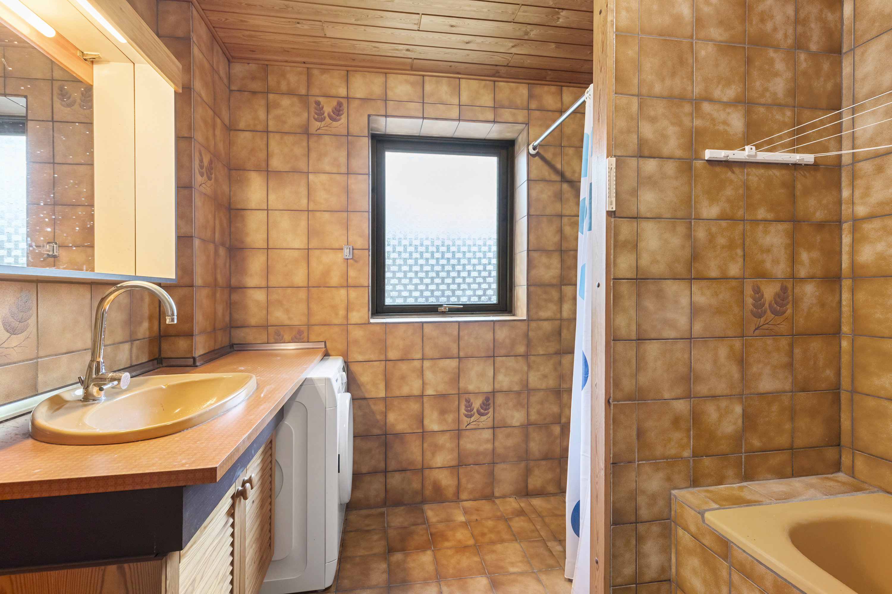 Fremhævet badeværelse billede i fuldskærmstilstand. Billede af Nymarken 14, Ullits, 9640 Farsø