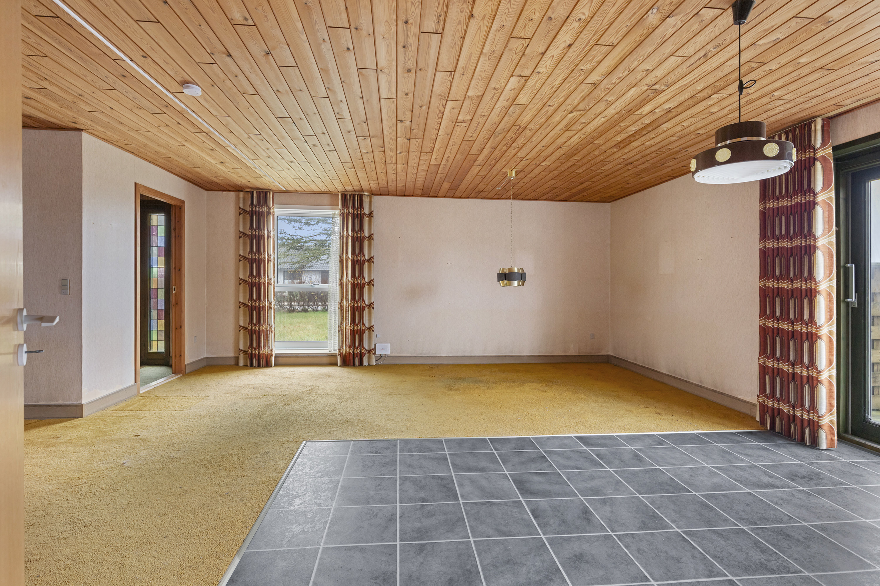 Fremhævet stue billede i fuldskærmstilstand. Billede af Nymarken 14, Ullits, 9640 Farsø