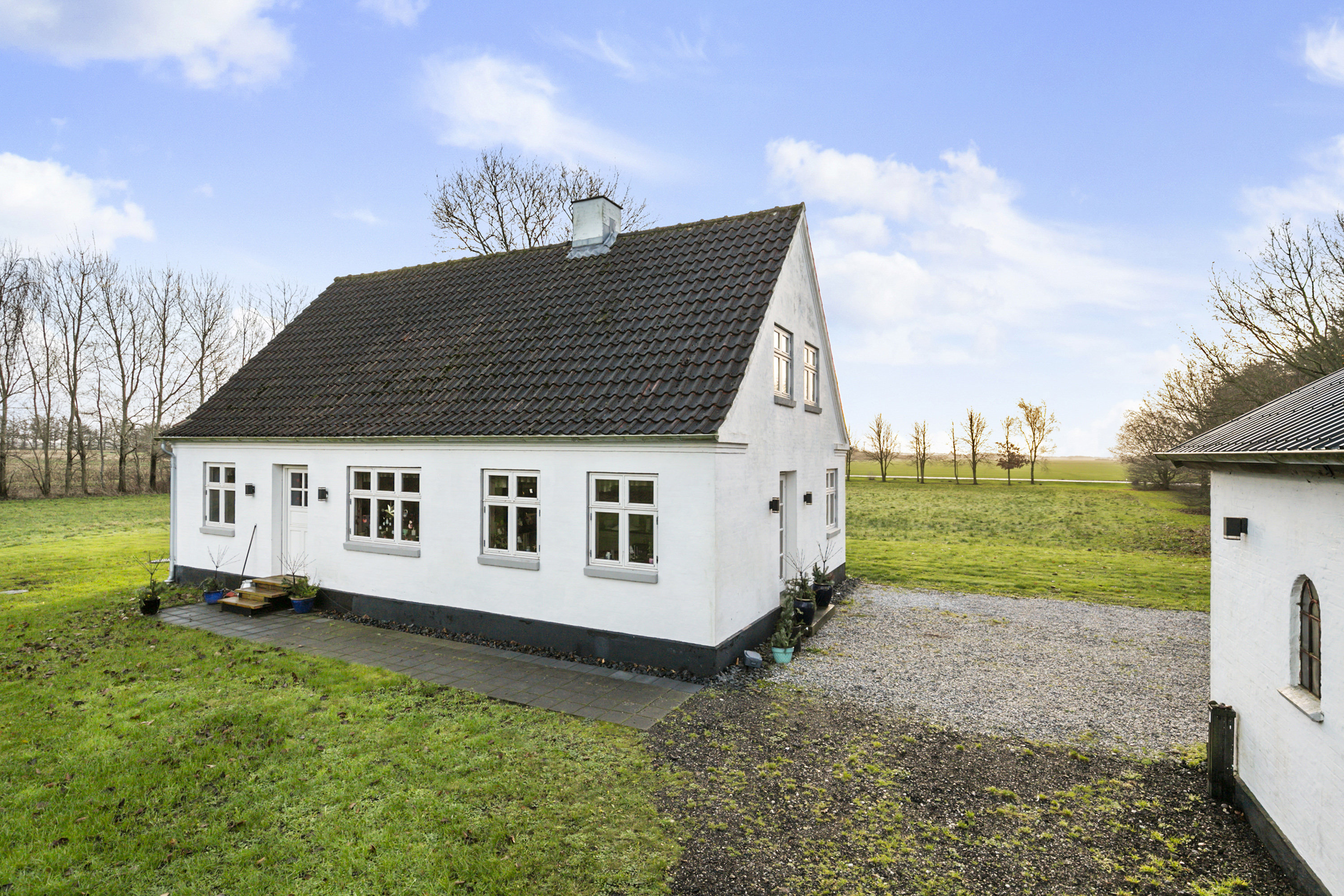 Fremhævet facade billede i fuldskærmstilstand. Billede af Smalskiftevej 44, 9382 Tylstrup